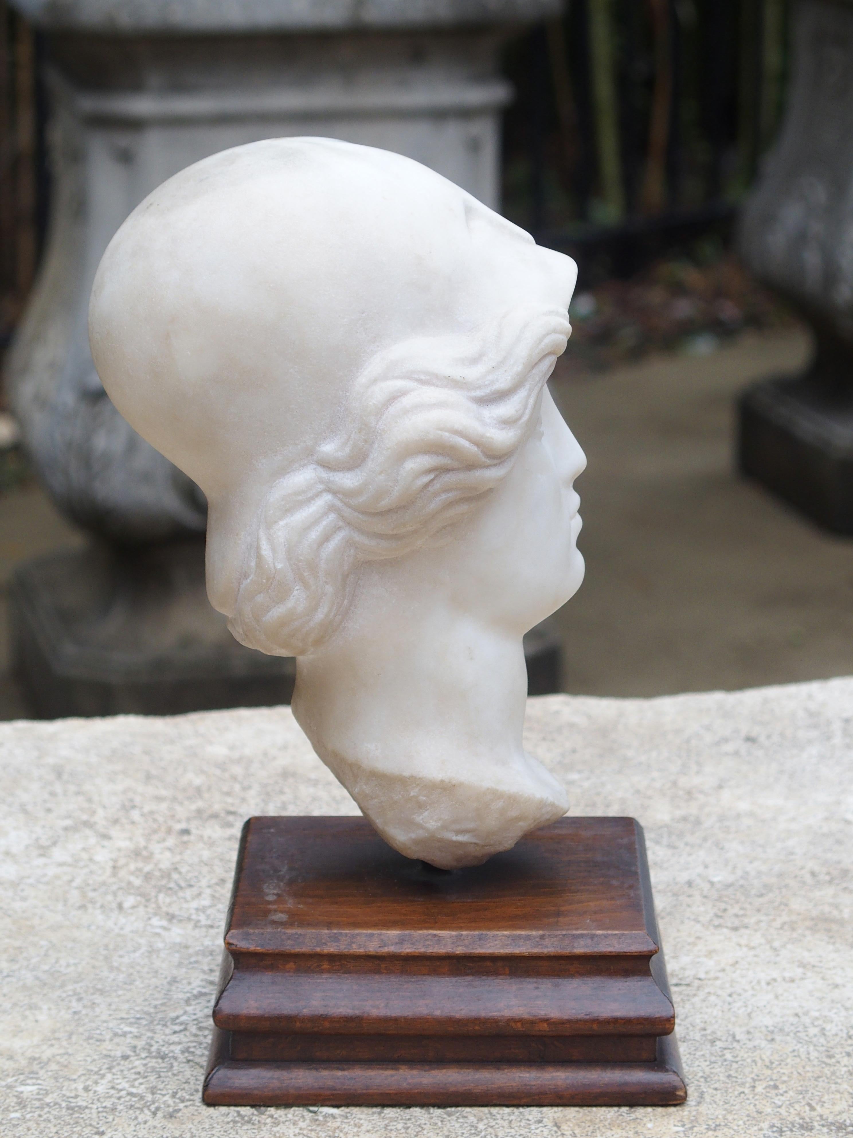 Italian Marble Head on Wooden Base, circa 1800 For Sale 1