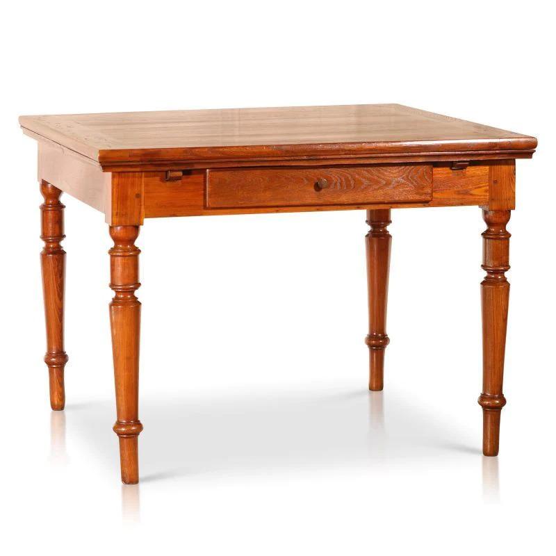 Circa 1800, Italian Walnut Extendable Table In Excellent Condition For Sale In BALCATTA, WA
