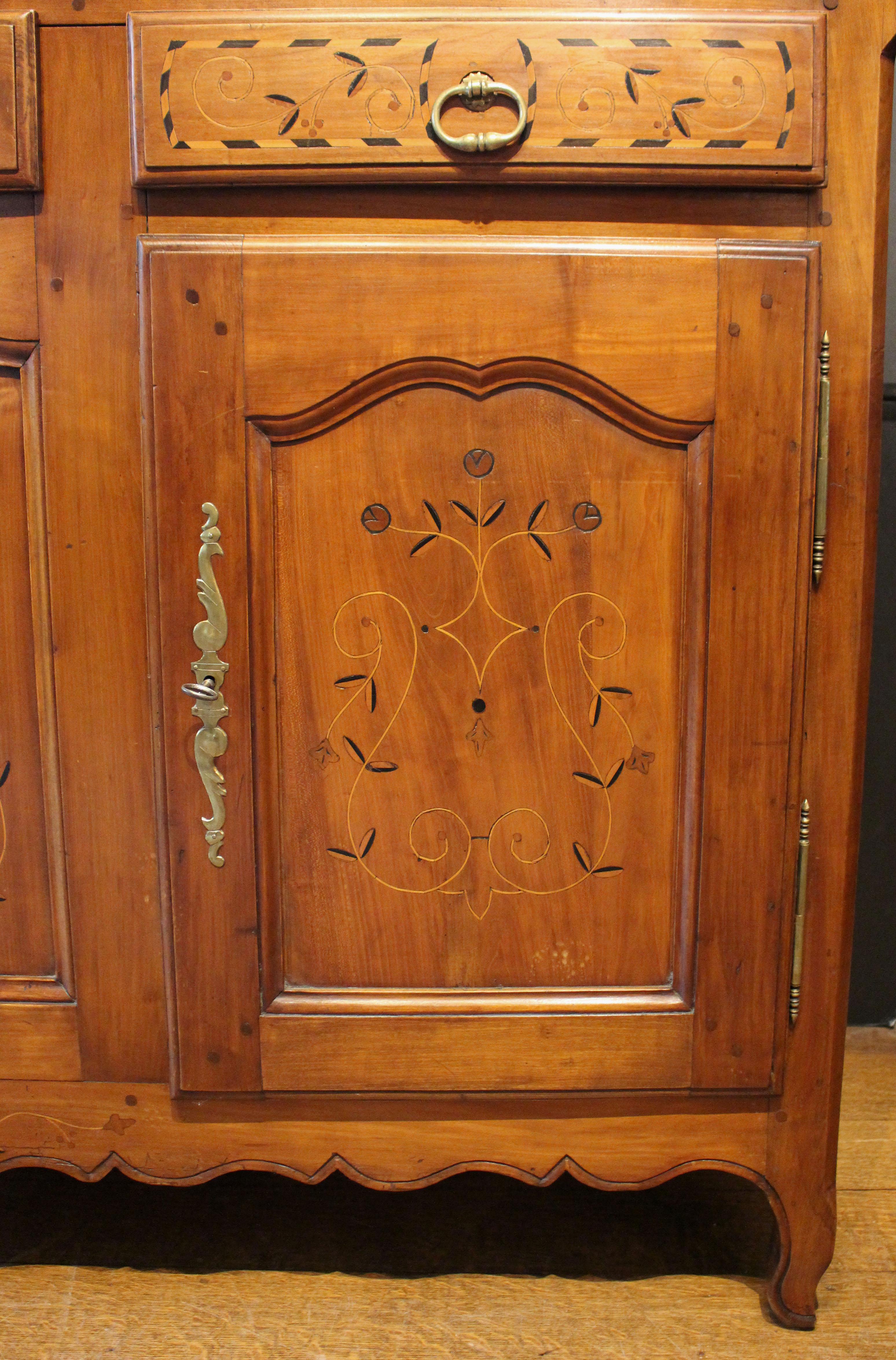 Circa 1800 Luigi XV-XVI Enfilade francese di transizione in vendita 6