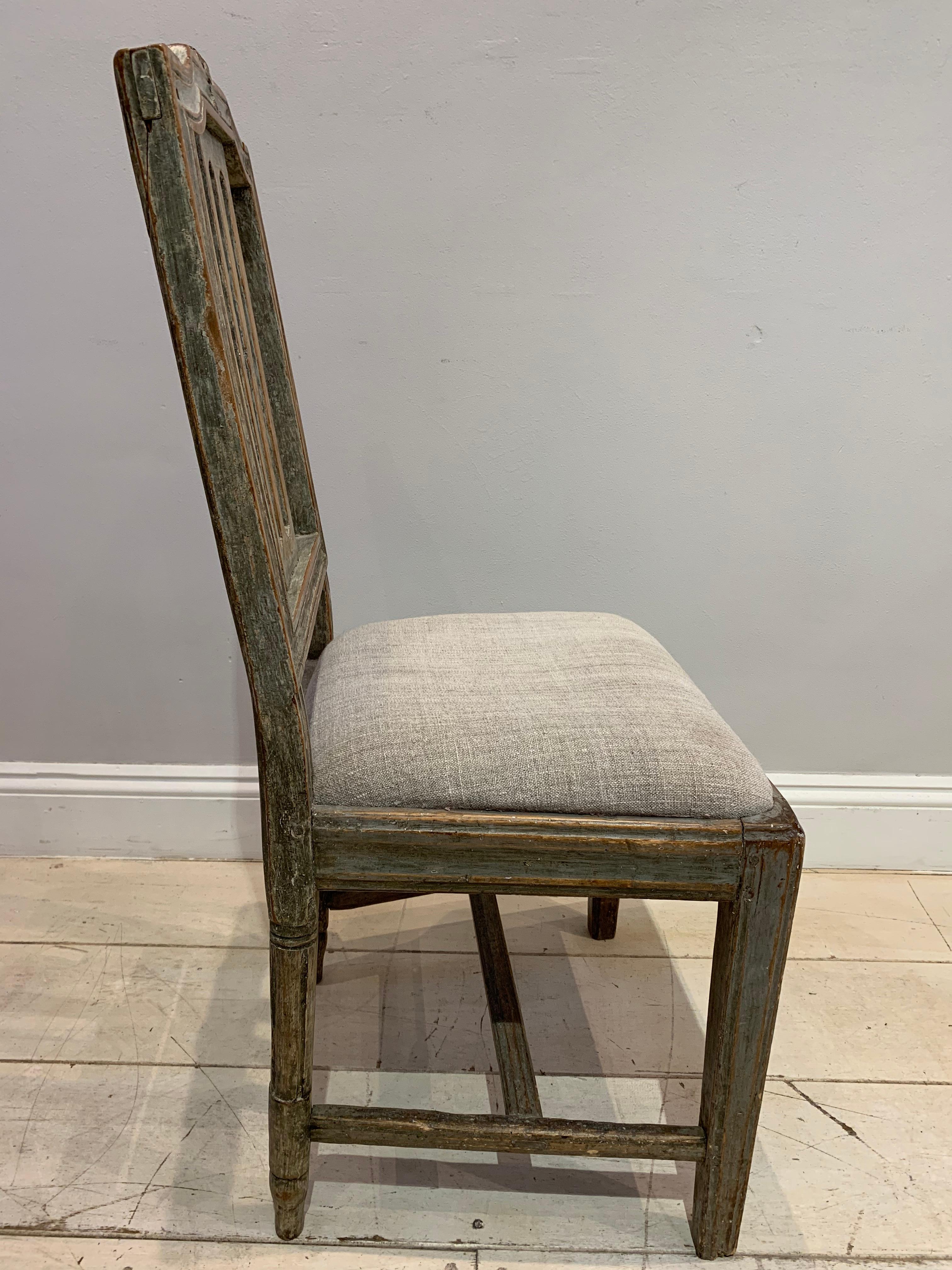 Painted Gustavian Swedish Side Chair with Decorative Flower Carving, circa 1800 2