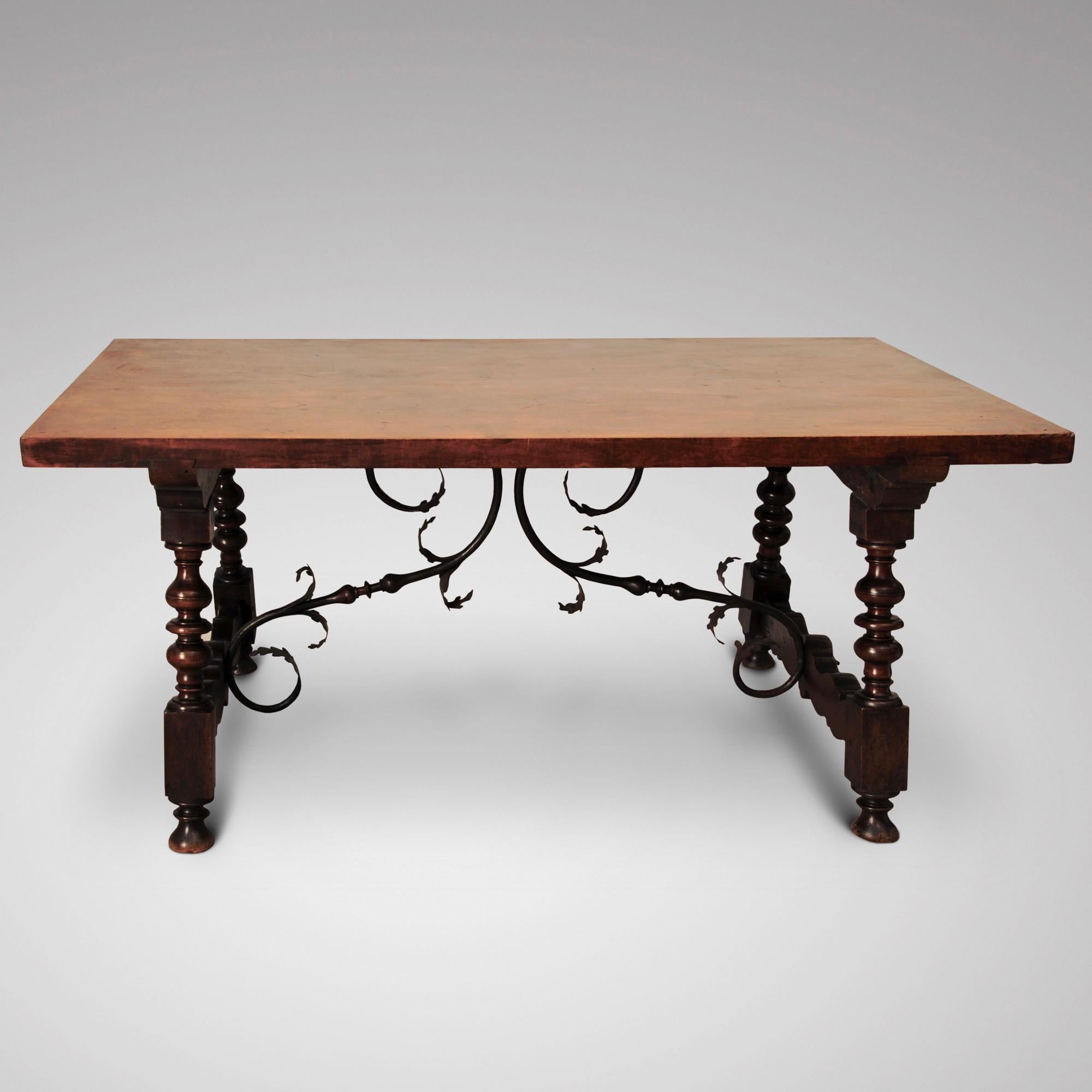 Spanish Walnut Table, circa 1800 In Good Condition For Sale In Lincolnshire, GB