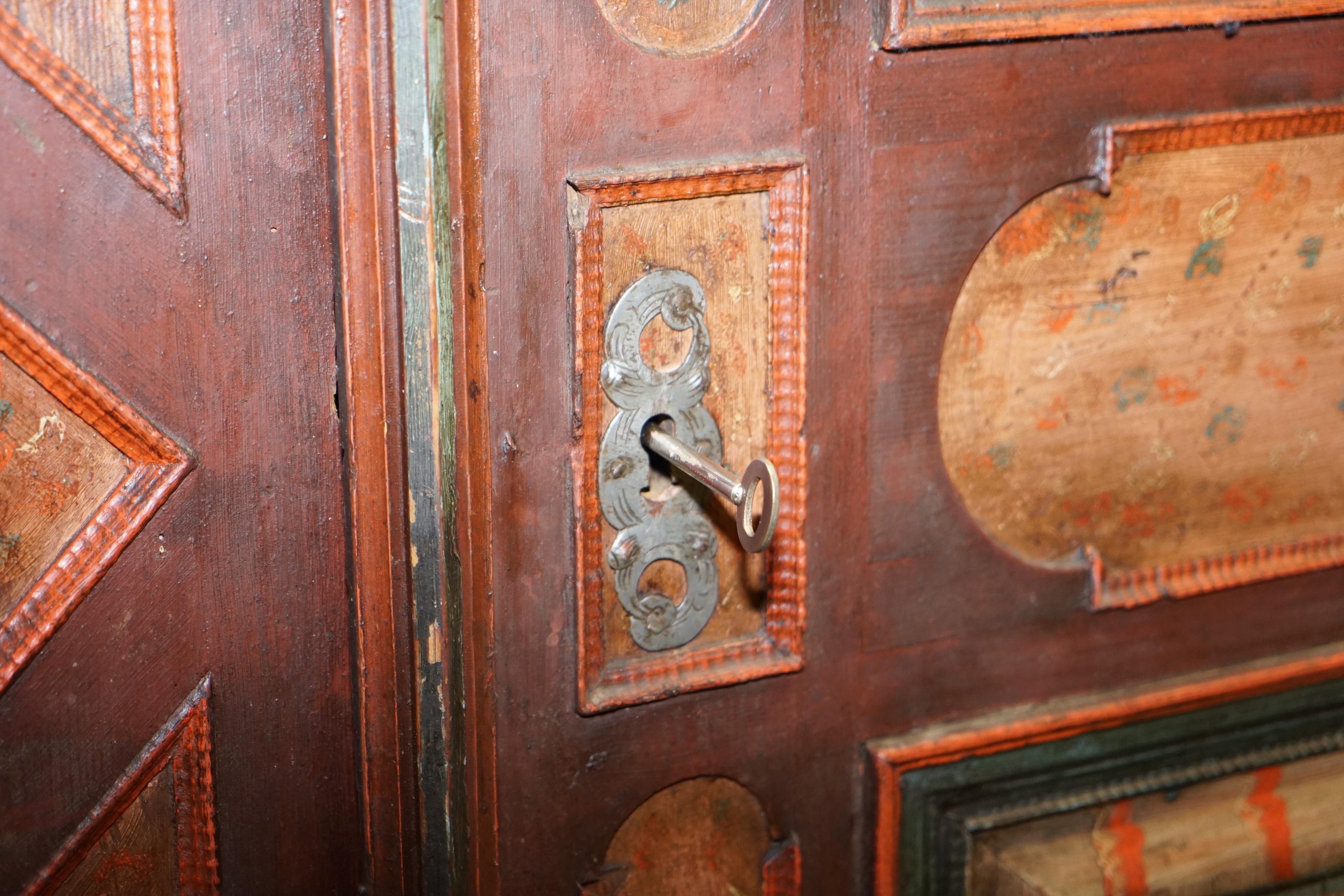 CIRCA 1800 Sumlime Hand Painted European Wardrobe or Hall Cupboard in Oak Wood im Angebot 1