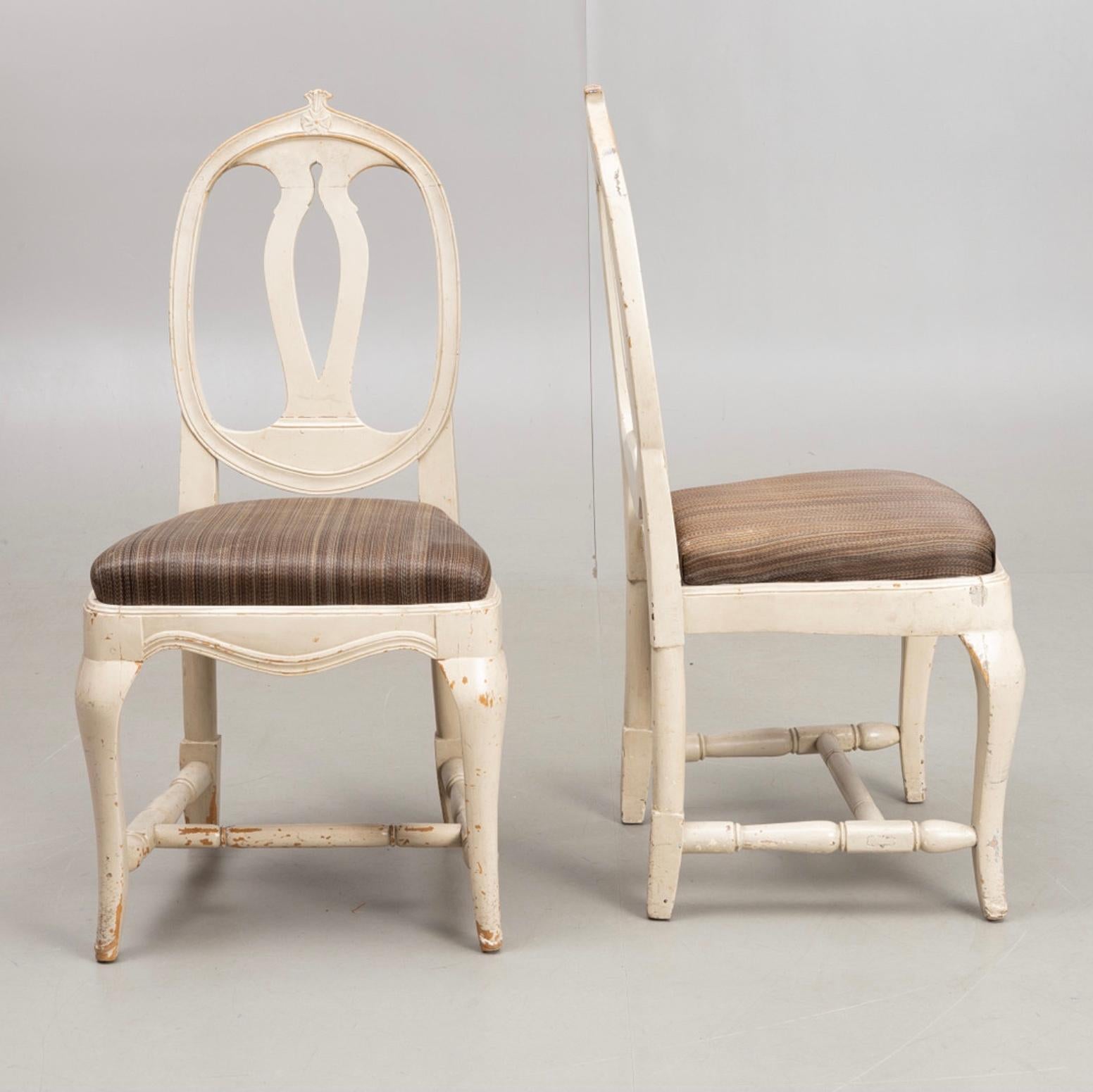 Eine Reihe von (6) Gustavian Stühle von wunderbarer Qualität mit abgerundeten Rückenlehnen, durchbrochene Arbeit, und schneiden Dekoration Die Sitze sind abnehmbar und gepolstert in gewebten Pferdeschwanz Haar.
Die Eiche stammt aus dem Kreis Kalmar