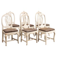 Set di sei sedie da pranzo svedesi dipinte in quercia della provincia gustaviana del 1800 circa