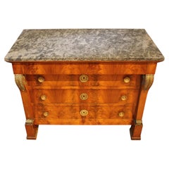 CIRCA 1805-1815 Commodo francese con piano in marmo del periodo Impero