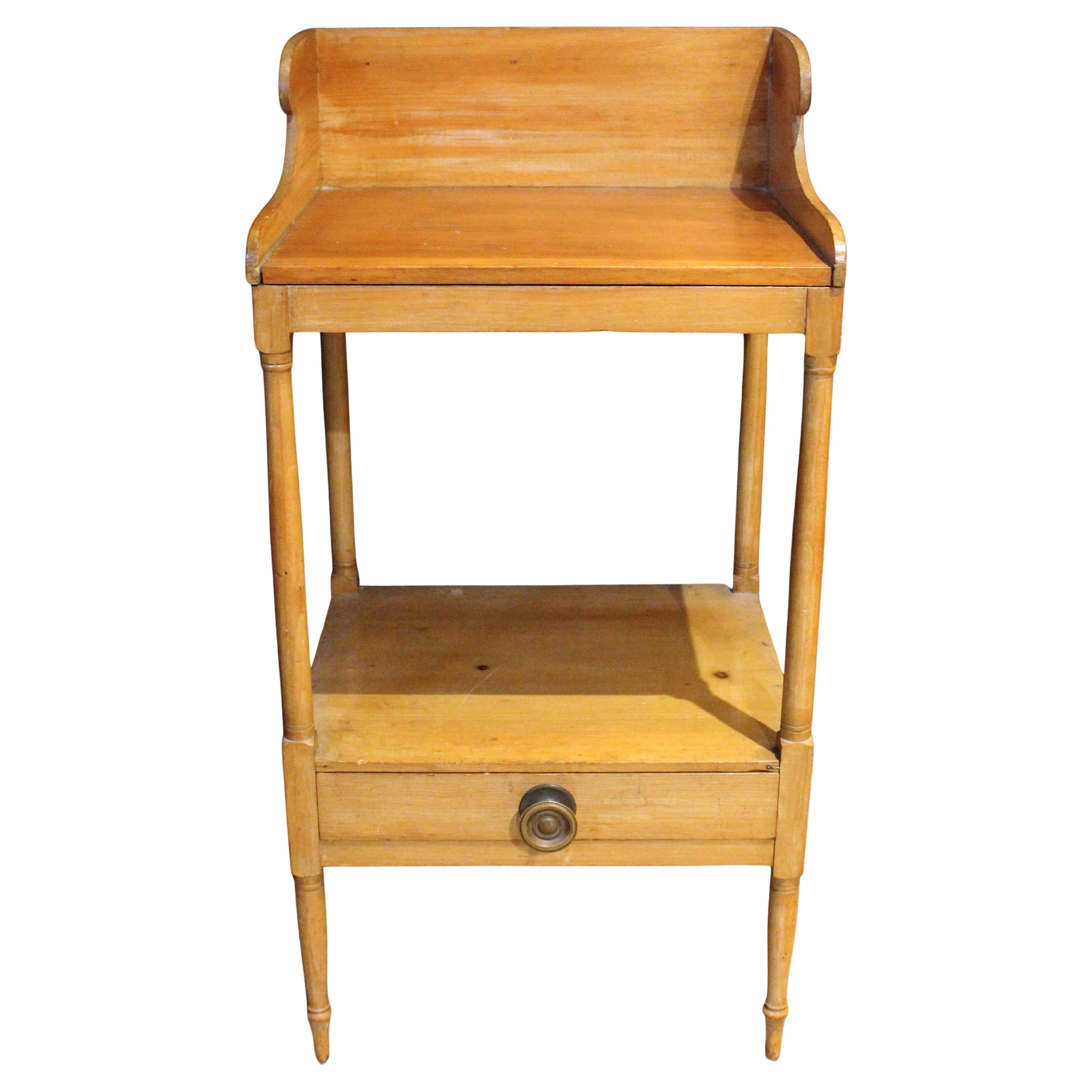 Circa 1810-20 English Regency Period Pine Washstand Table