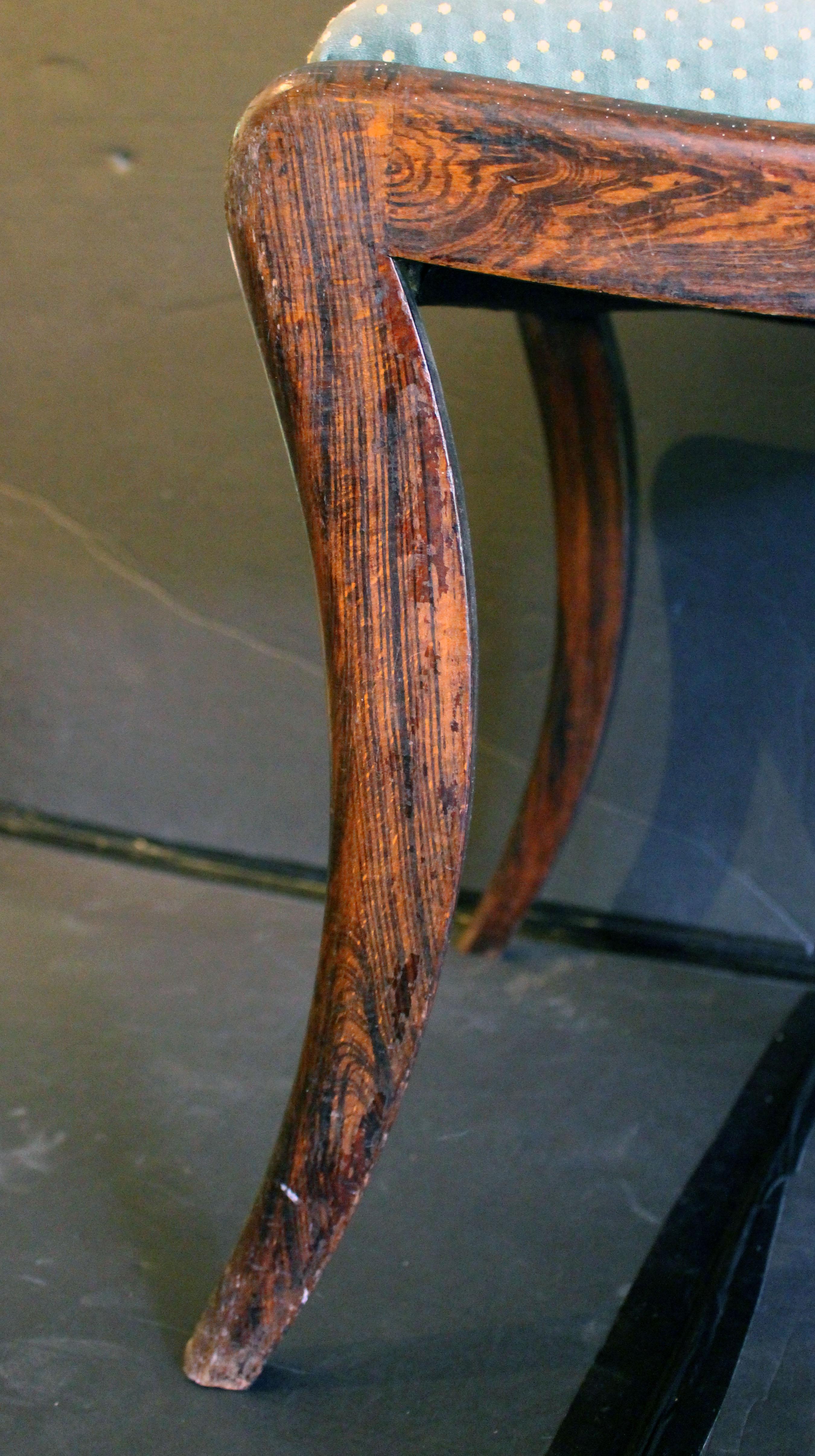 Ottone Sedia laterale inglese Regency dipinta e intarsiata in ottone del 1810 circa in vendita