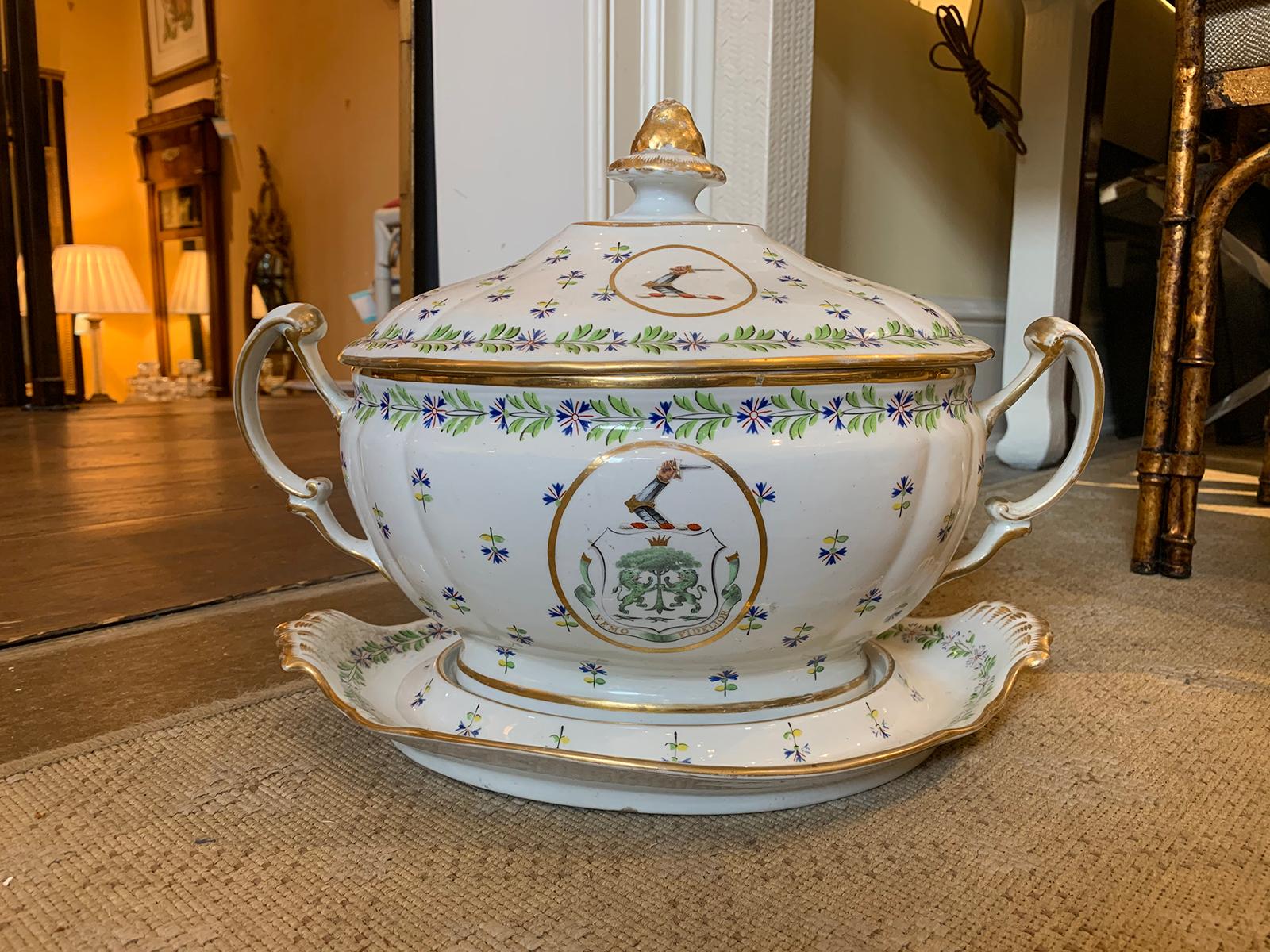 English Sprig Tureen by Chamberlain Worcester, Marked, Nemo Fidelier, circa 1810 In Good Condition For Sale In Atlanta, GA