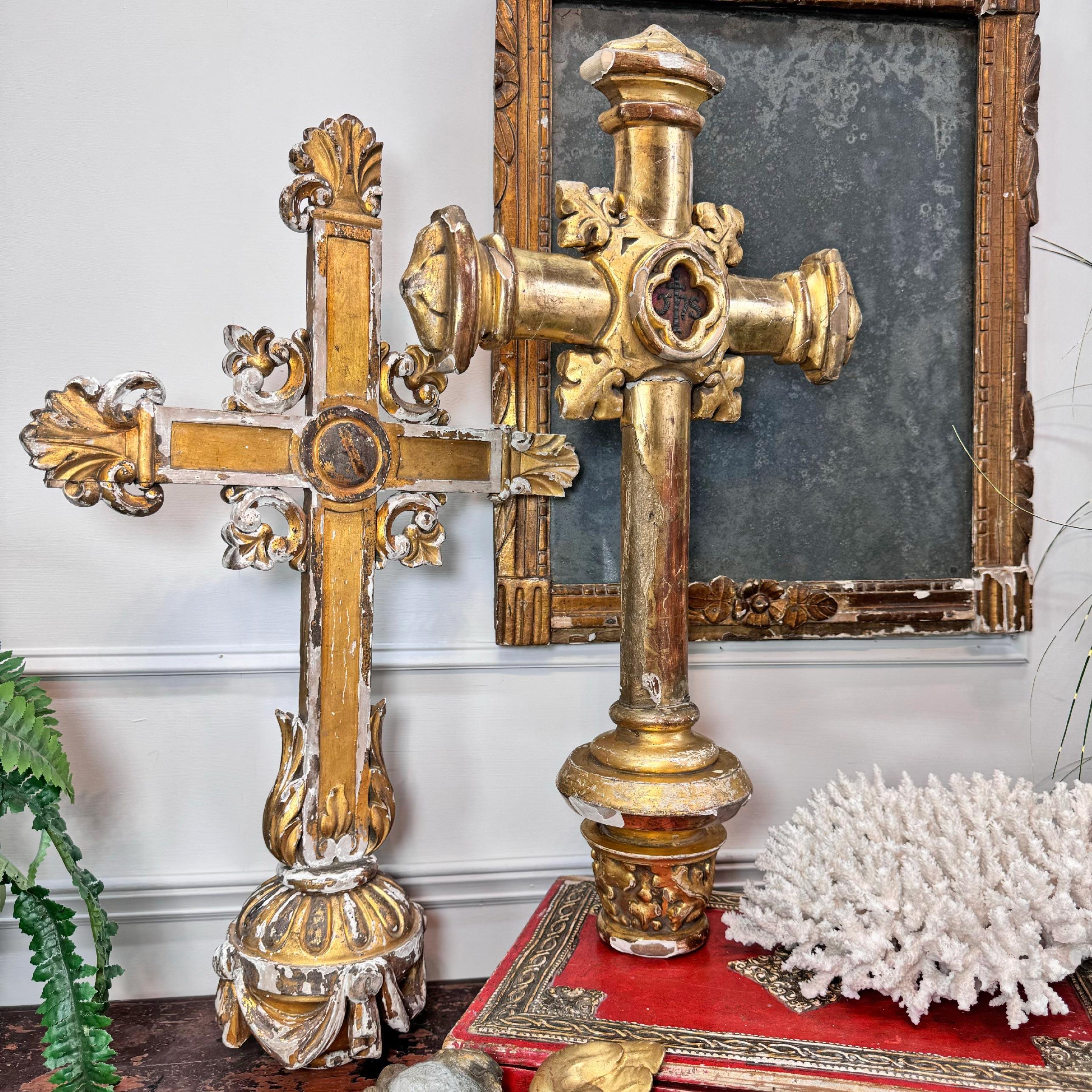Circa 1810 Croix de procession néo-gothique en bois doré sur orbe en vente 3