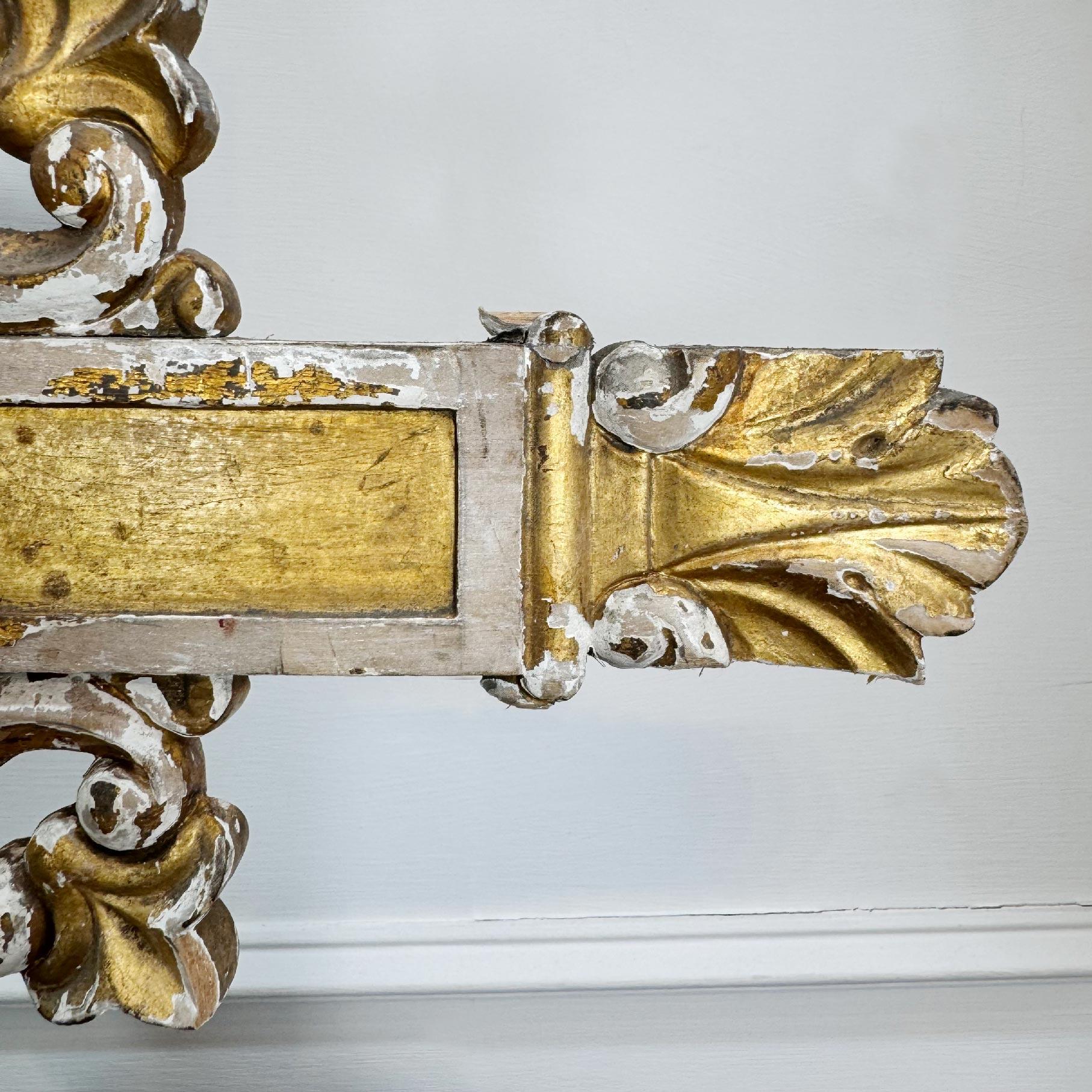 Circa 1810 Croix de procession néo-gothique en bois doré sur orbe Bon état - En vente à Hastings, GB