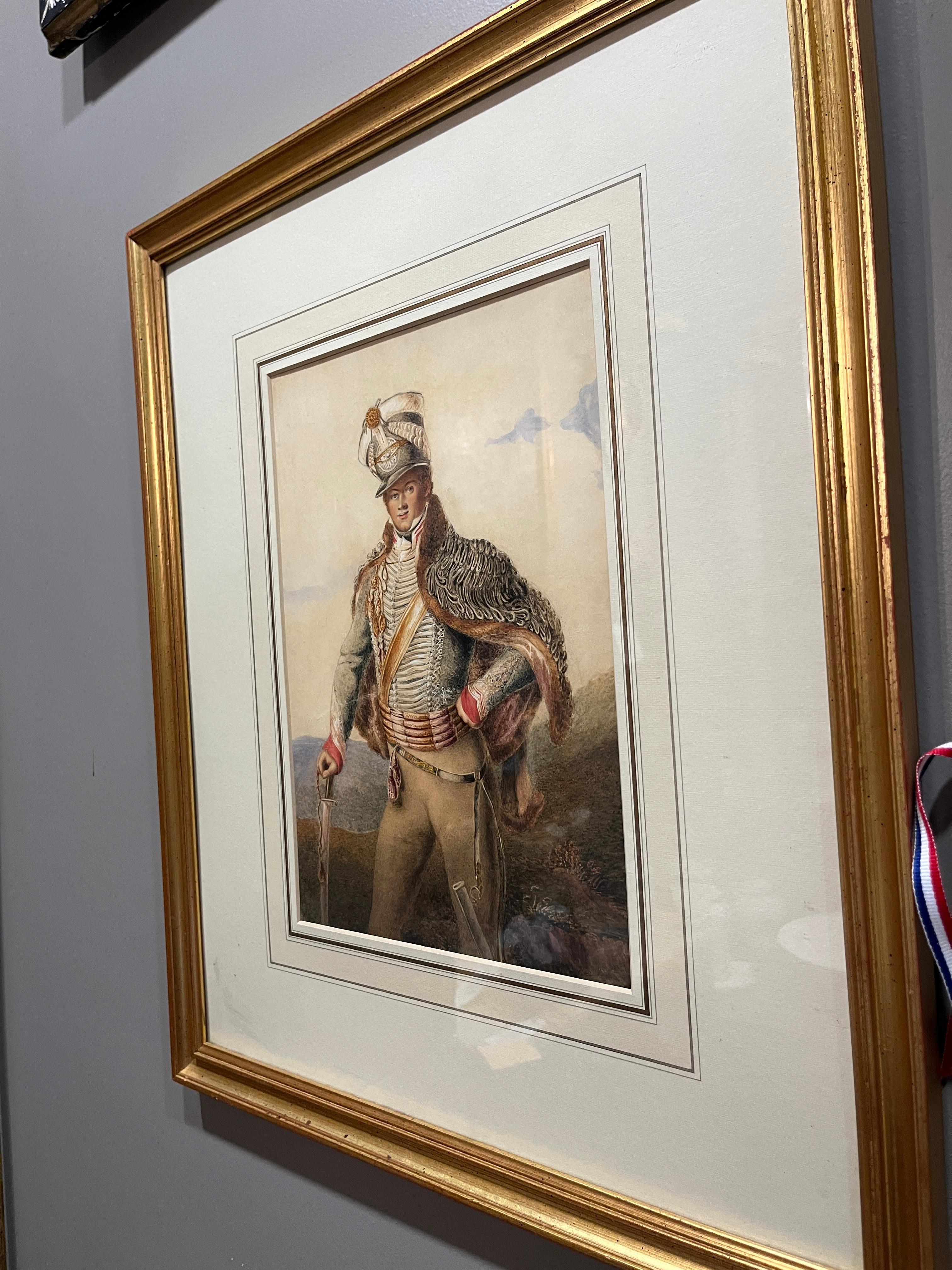 Circa 1810 Georgian English Hussan Officer in Full Military Attire (Officier hussard anglais en tenue militaire complète) 
Magnifique imprimé acheté en France. Usure appropriée à l'âge, voir les photos détaillées ou nous envoyer un message avec des
