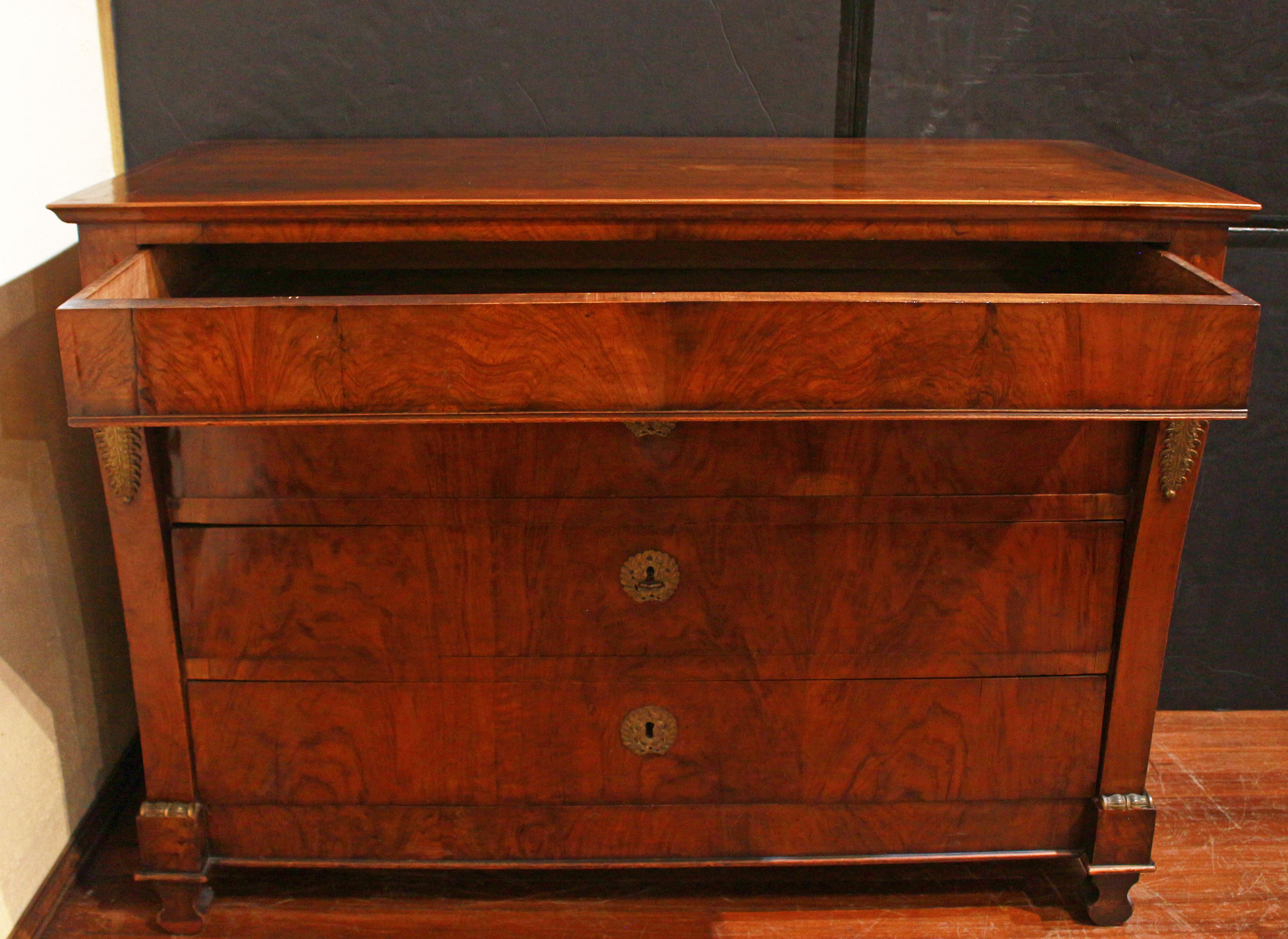 Bronze Commode à 4 tiroirs Circa 1815 French Empire en vente