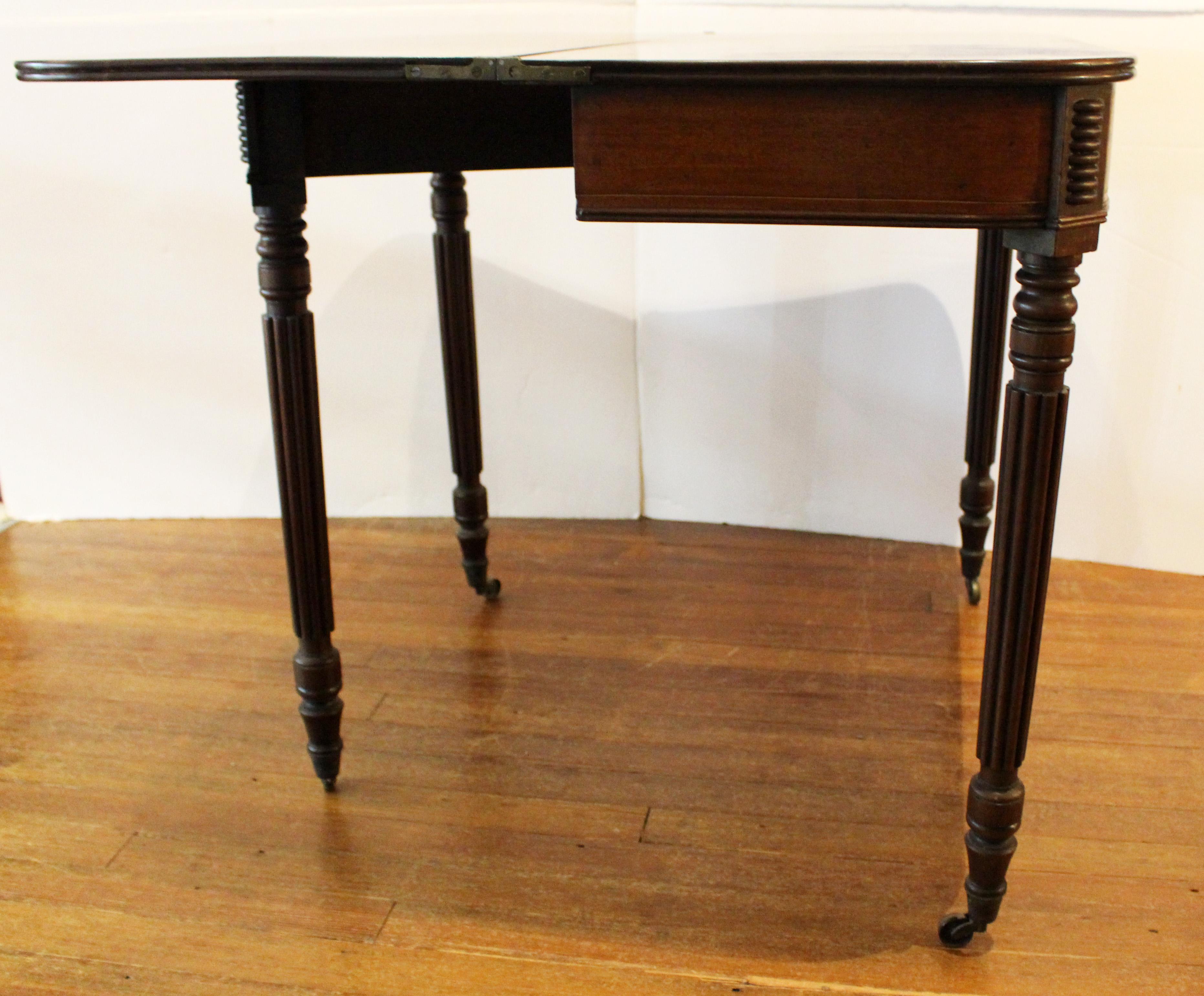 Circa 1820-1830 English Fold-Top Tea Table In Good Condition In Chapel Hill, NC
