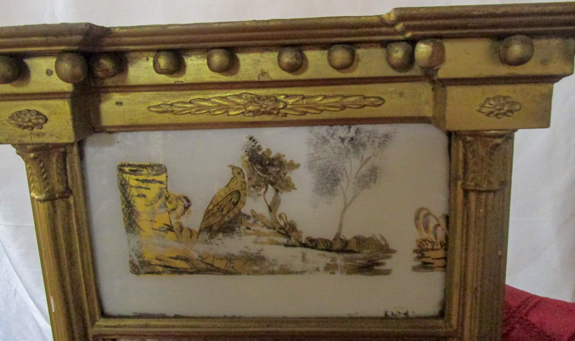 Circa 1820 American Giltwood Mirror with Églomisé Panel Woodland Scene with Bird (Miroir en bois doré avec panneau églomisé et oiseau) en vente 3