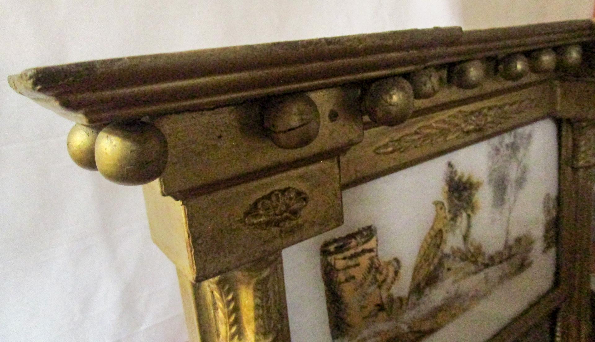 Circa 1820 American Giltwood Mirror with Églomisé Panel Woodland Scene with Bird (Miroir en bois doré avec panneau églomisé et oiseau) en vente 2