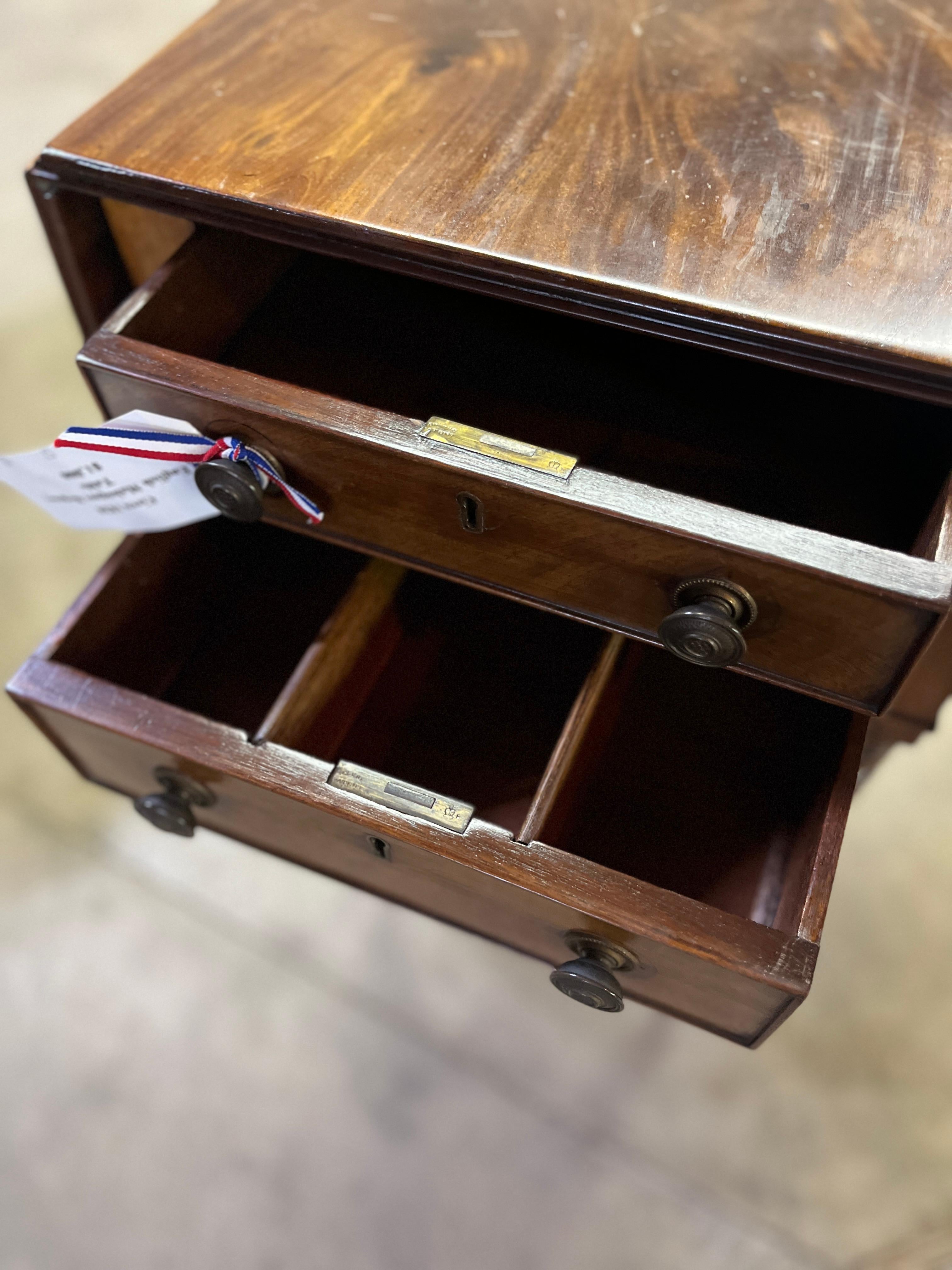 Circa 1820 English Mahogany Regency Table In Good Condition For Sale In Scottsdale, AZ