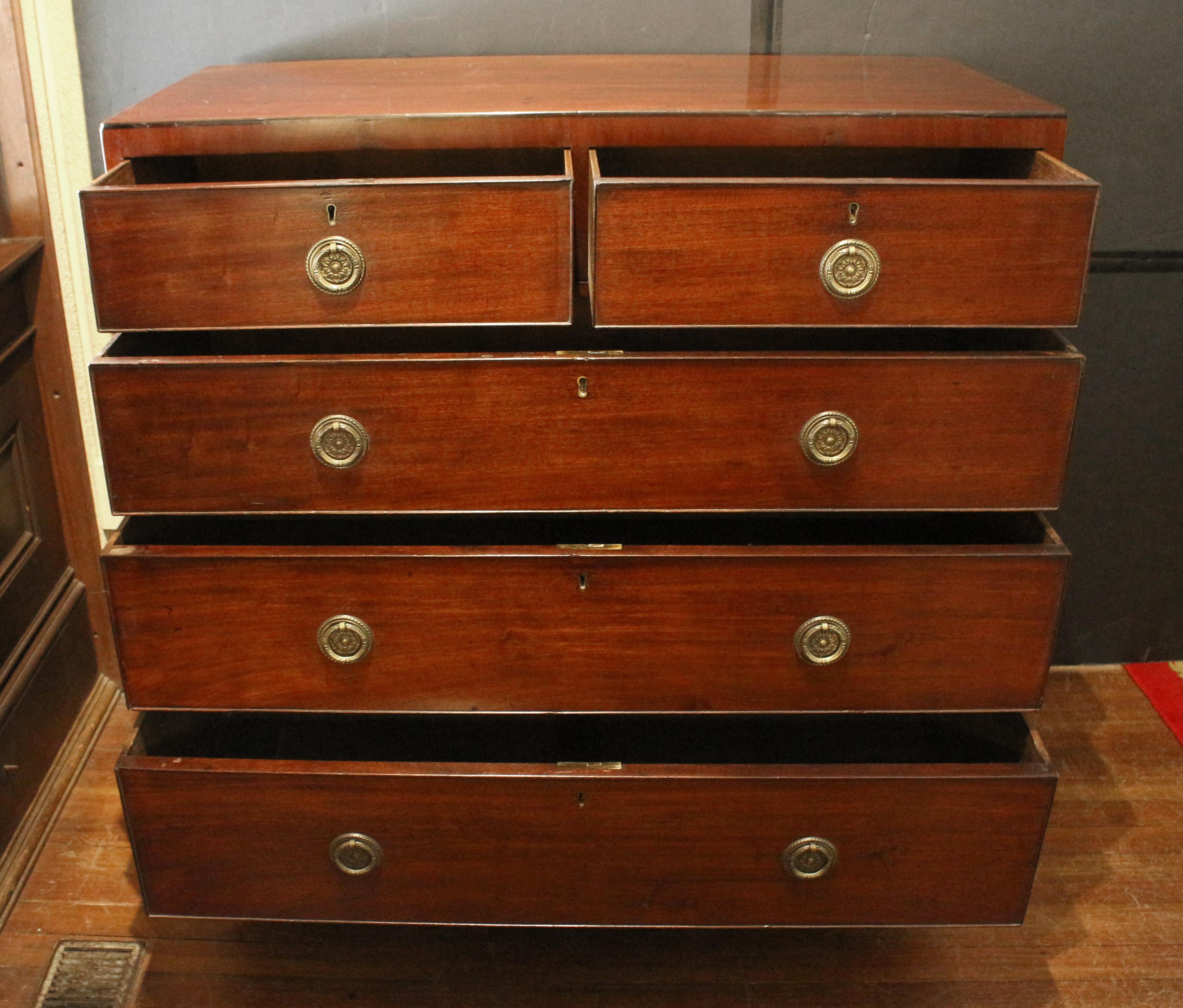 Circa 1820 English Regency Period Chest of Drawers In Good Condition In Chapel Hill, NC