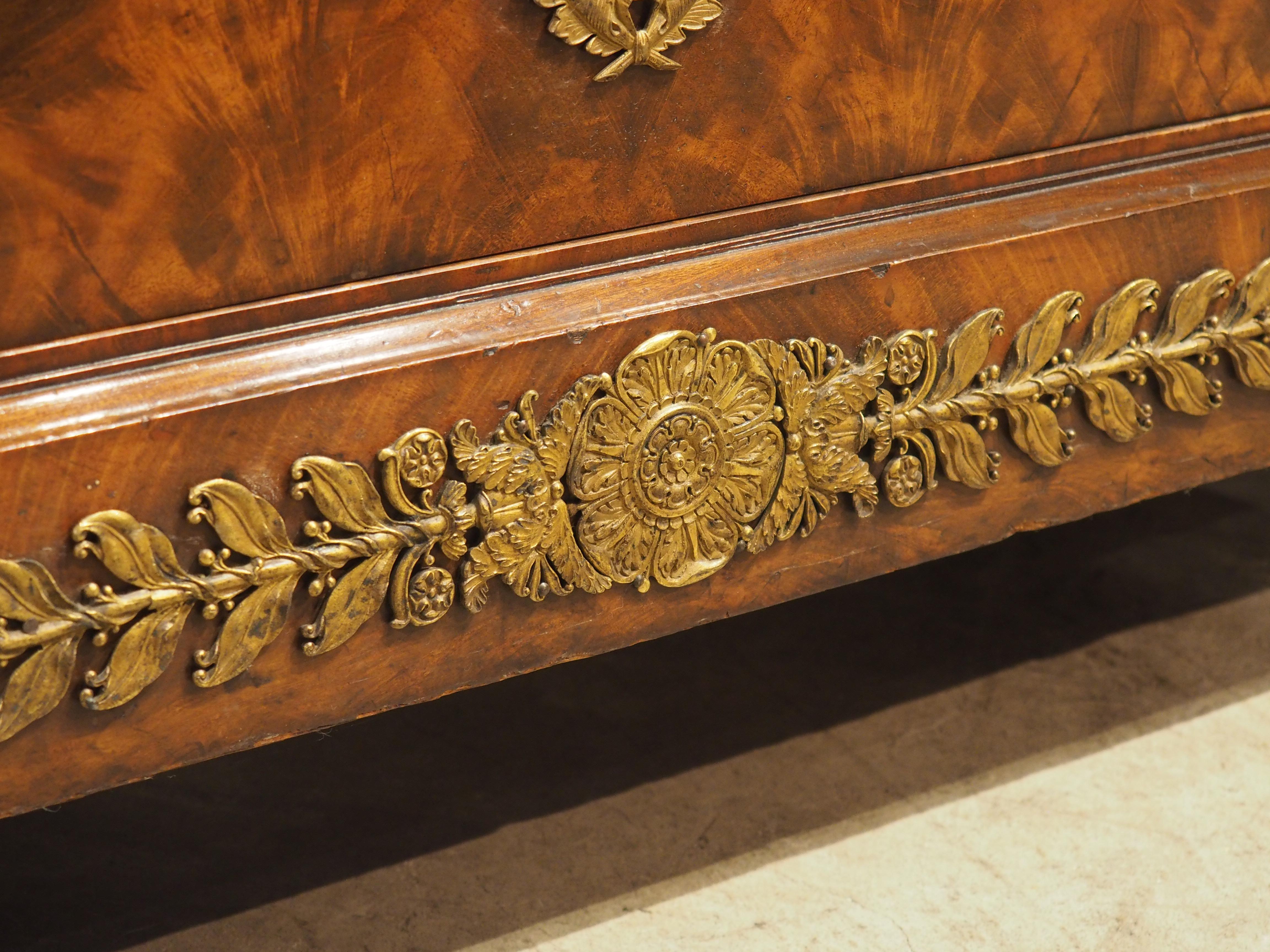 Circa 1820 French Restauration Commode in Flame Mahogany, Gilt Bronze Hardware For Sale 11