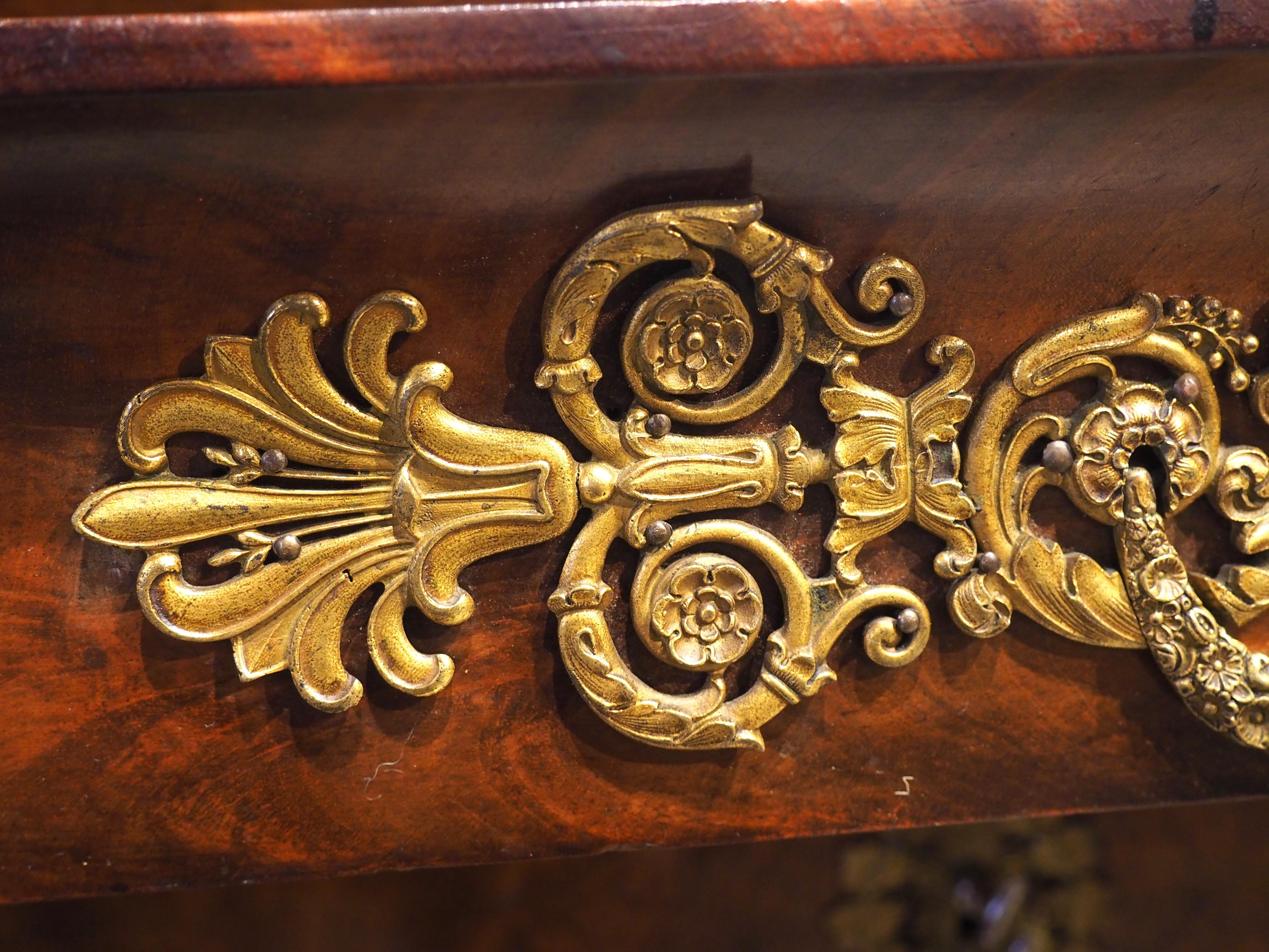 Circa 1820 French Restauration Commode in Flame Mahogany, Gilt Bronze Hardware For Sale 1
