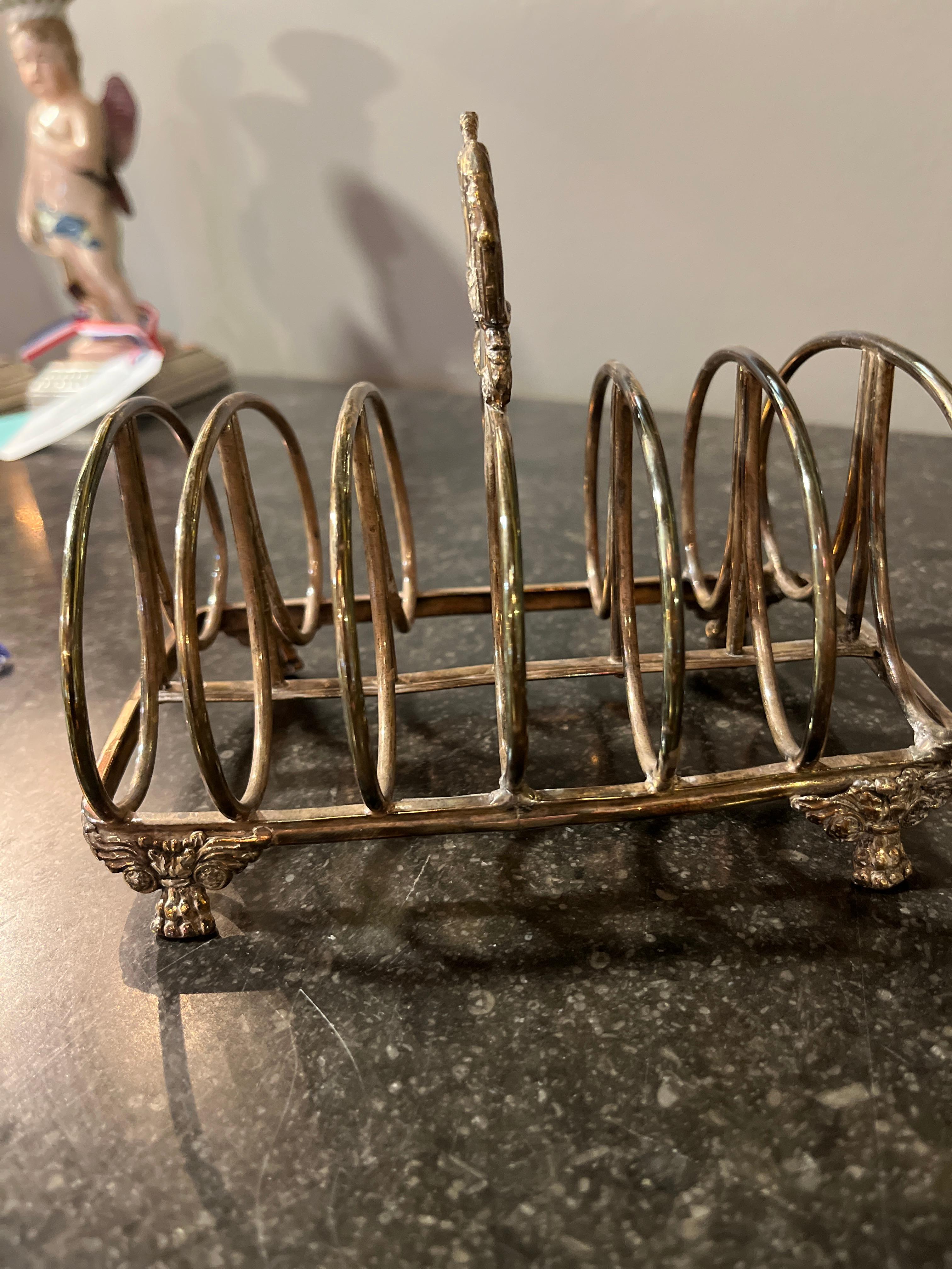 CIRCA 1820 georgianischen alten englischen Sheffield Silver Plate Crested Toast Rack (Georgian) im Angebot