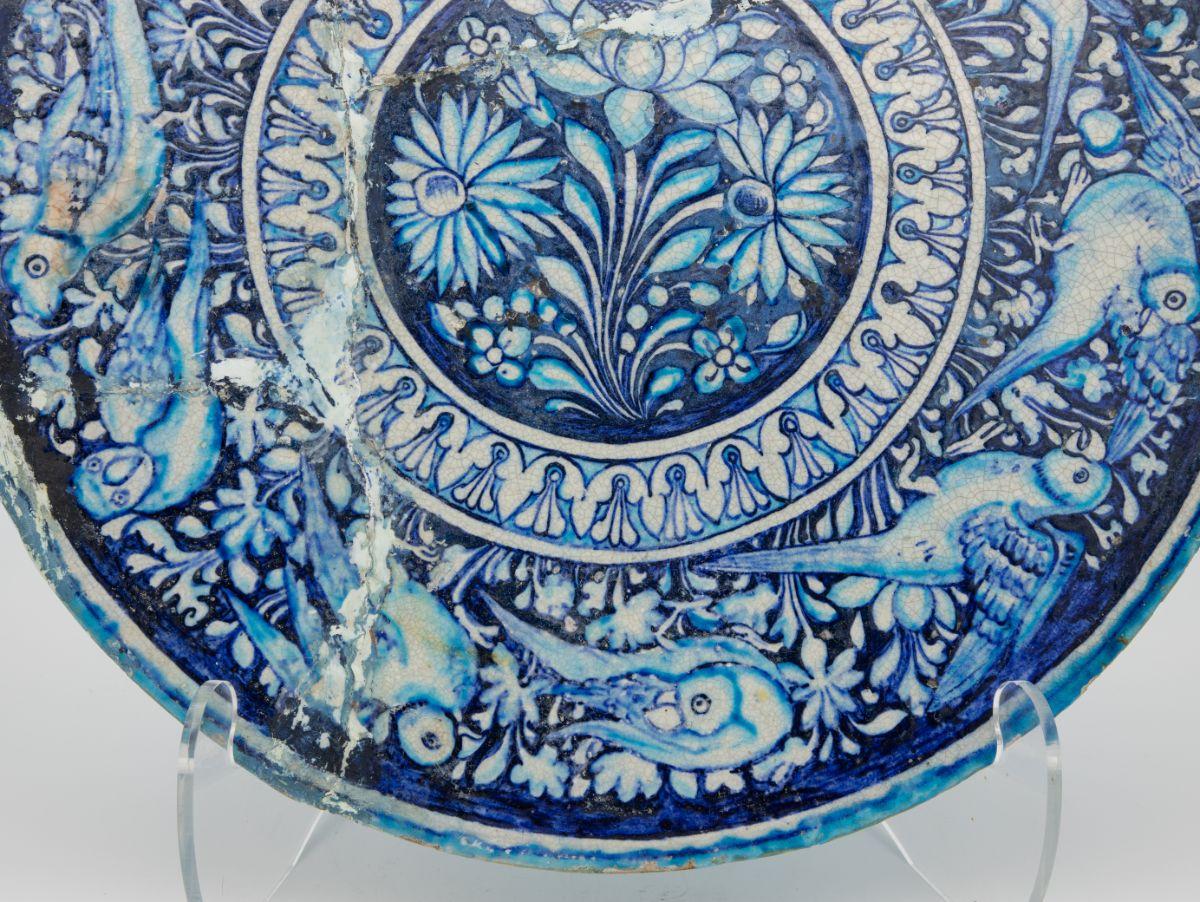 Circa 1820 Iznik Blue and White Plateau In Fair Condition For Sale In South Salem, NY
