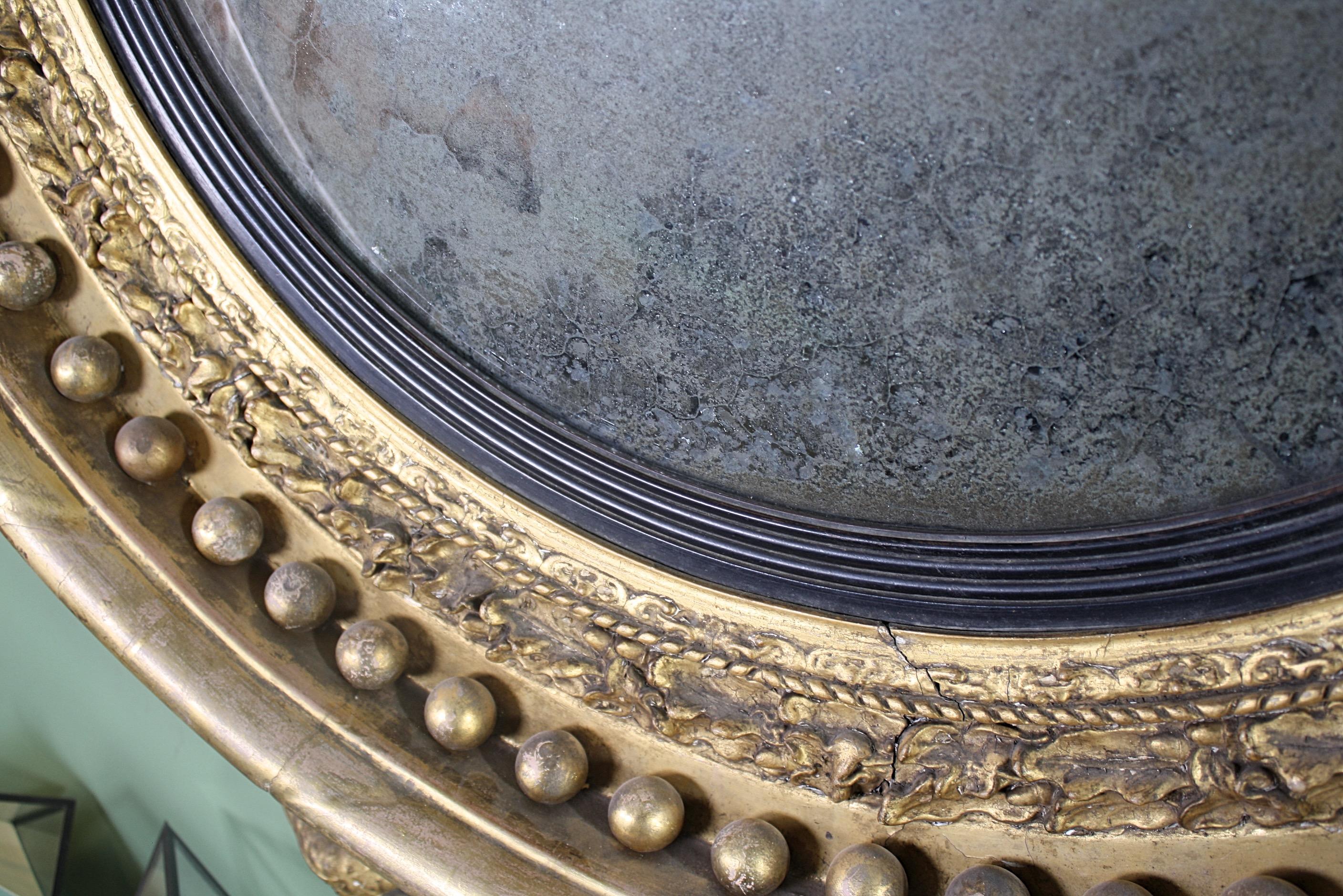 Monumentaler konvexer englischer Regency-Spiegel aus vergoldetem Holz, um 1820 (Englisch) im Angebot
