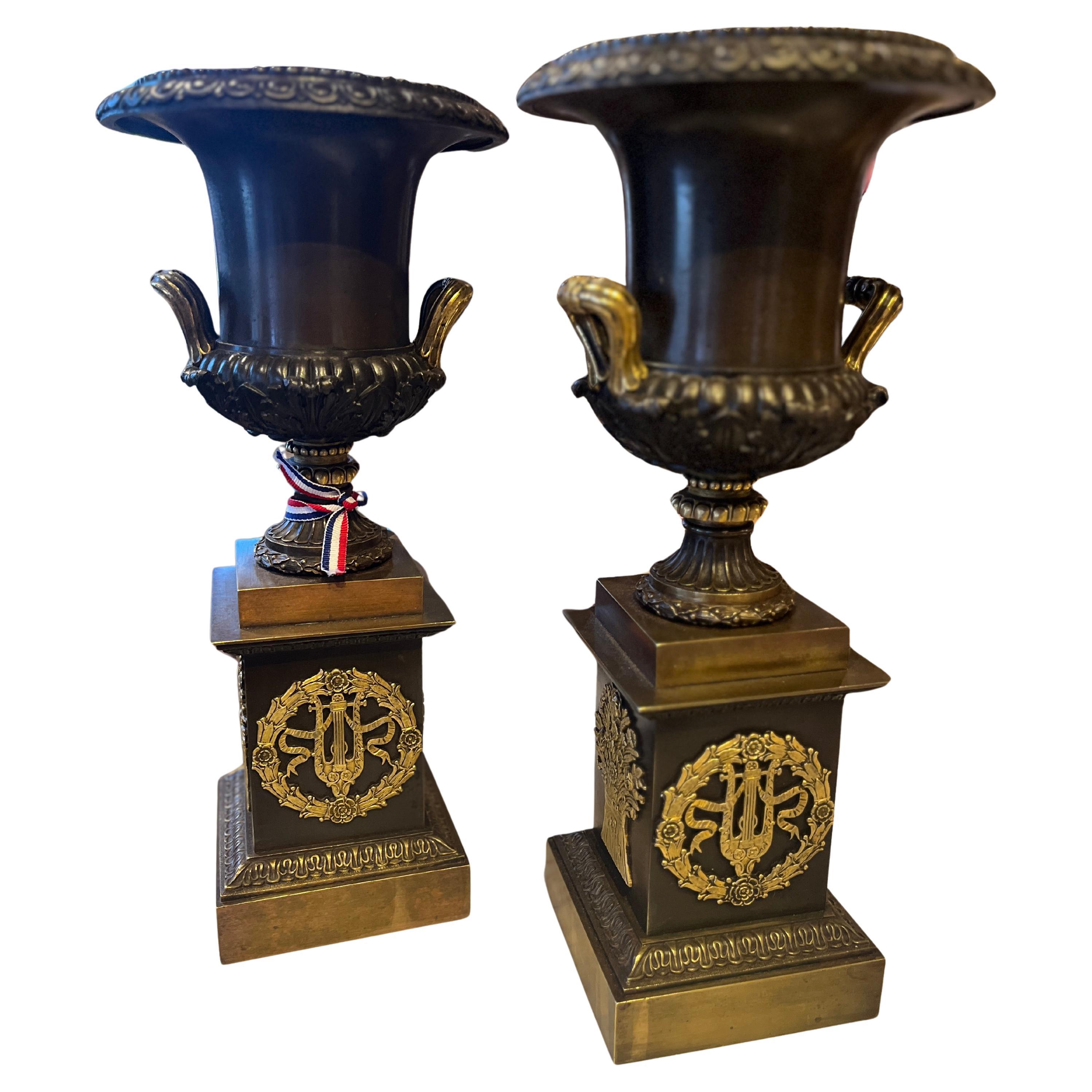 Circa 1820 Pair of French Empire Bronze Handled Urns For Sale