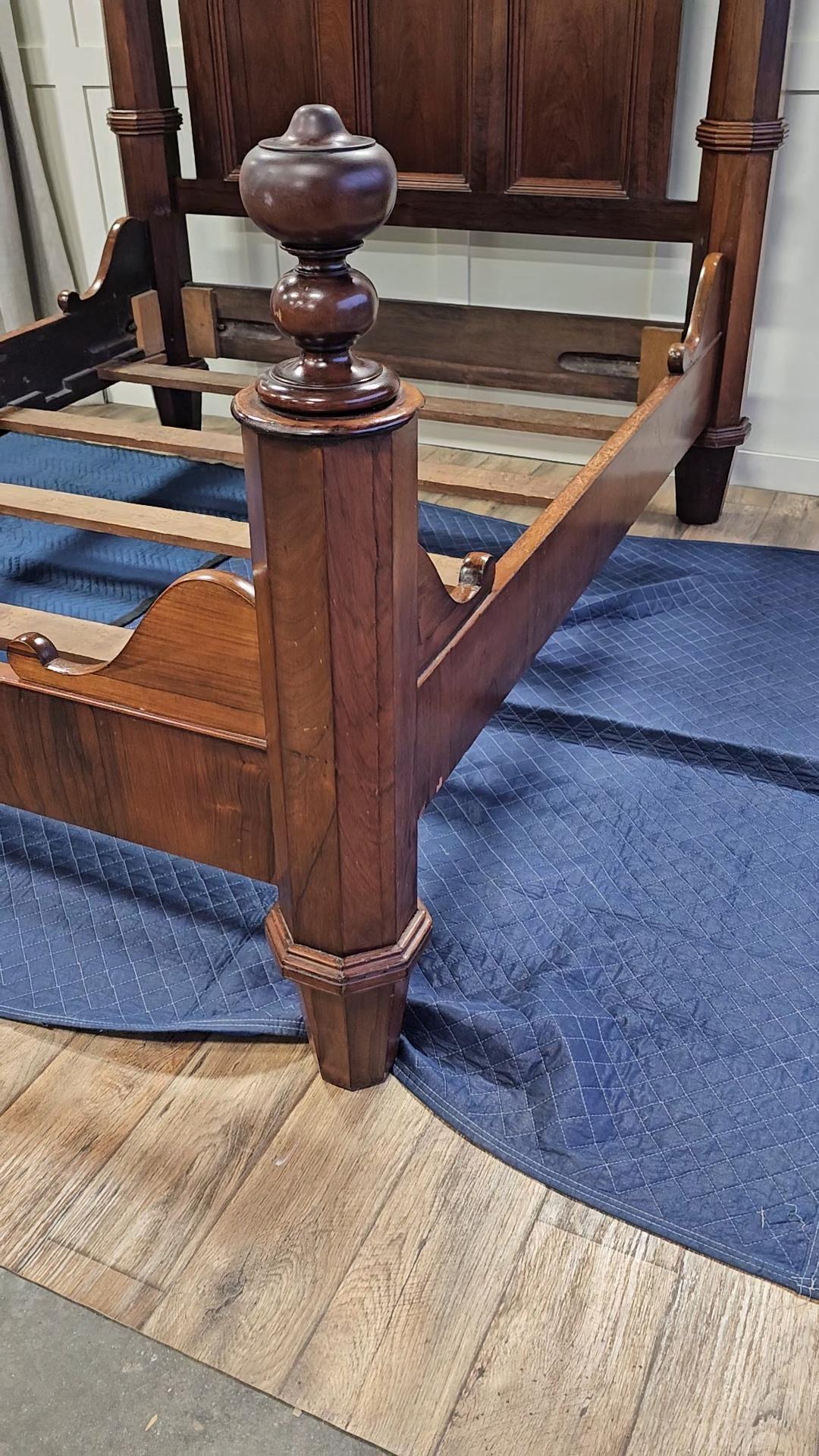 Frühes 19. Jahrhundert Amerikanisches Empire-Bett aus Palisanderfurnier im Angebot 1