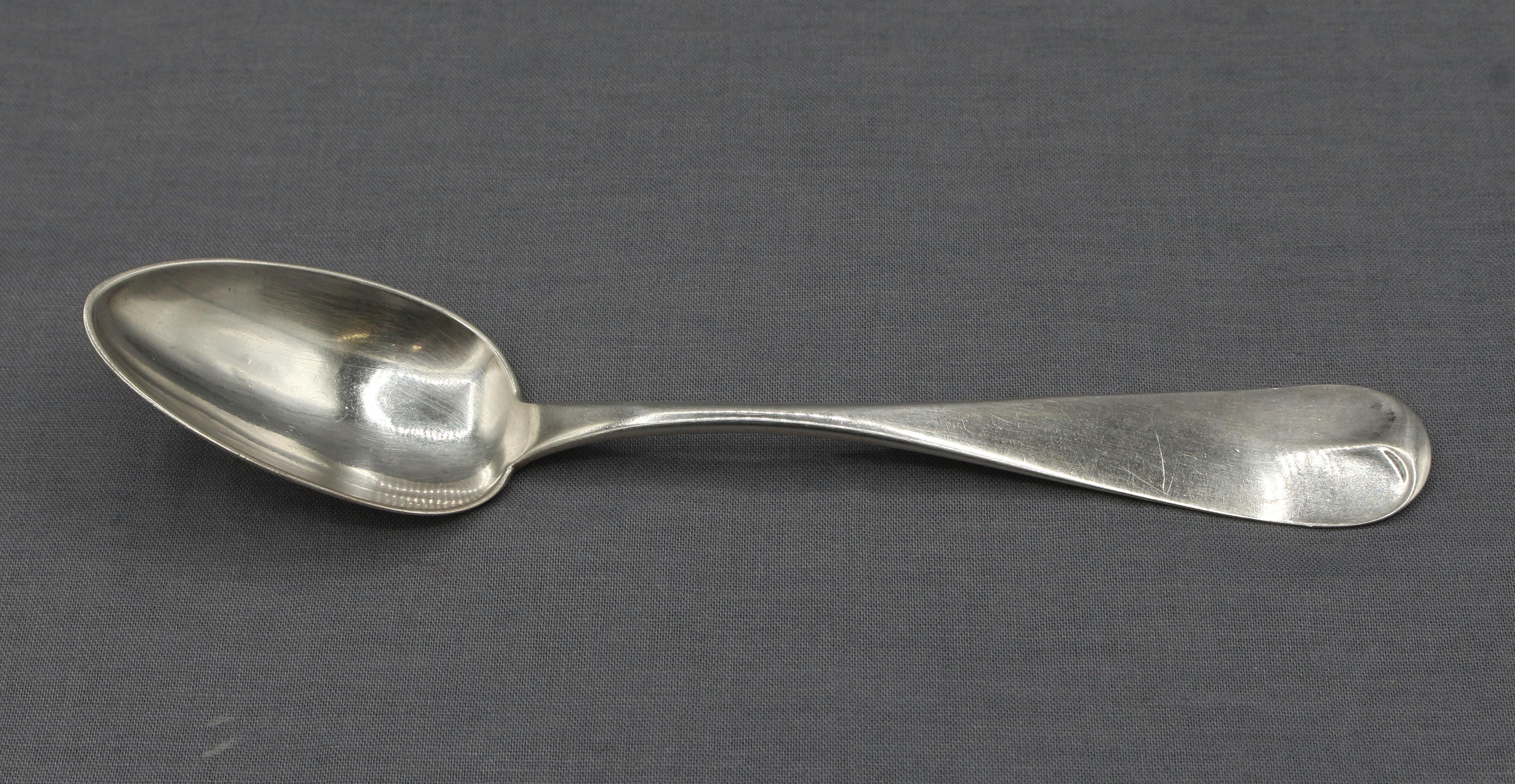 Set di 11 cucchiaini in argento di Rufus Davenport Dunbar, Worcester, 1825-36 circa. Fiddle, punte rovesciate; al dritto i monogrammi 7 