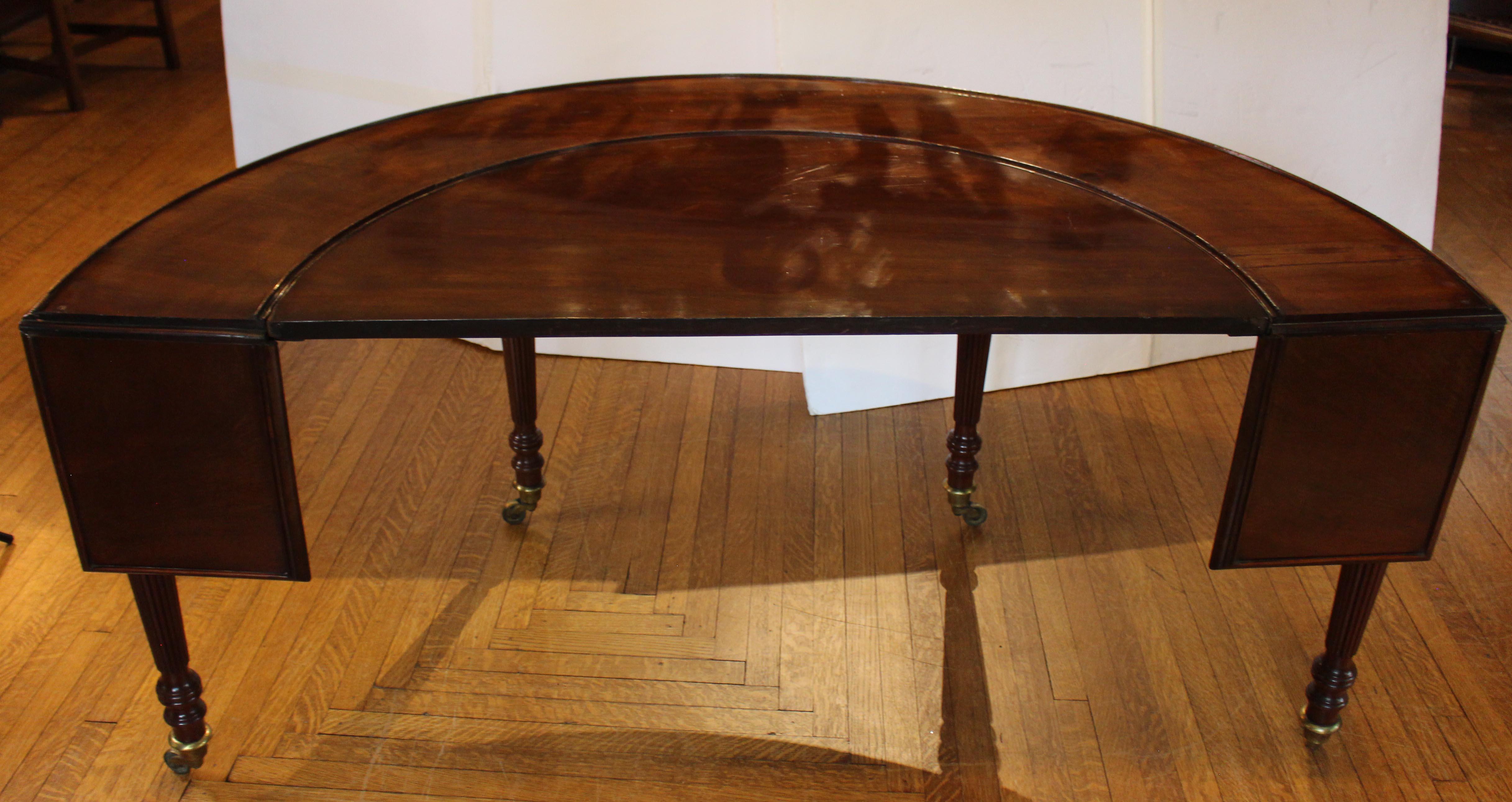 Circa 1825 Rare Form English Drinking Table In Good Condition For Sale In Chapel Hill, NC