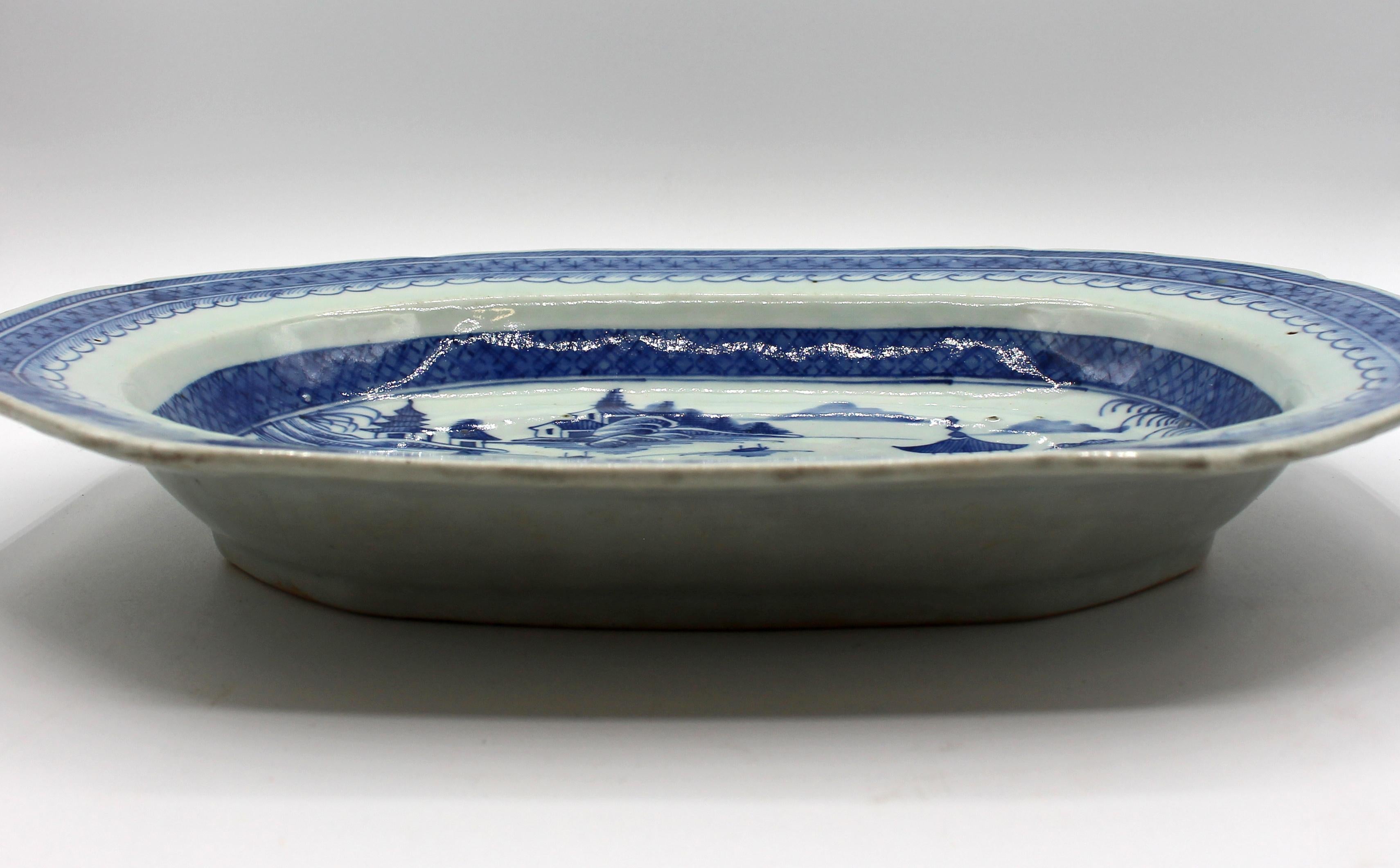 Circa 1830-60 Chinese Export Blue Canton Serving Dish In Good Condition For Sale In Chapel Hill, NC
