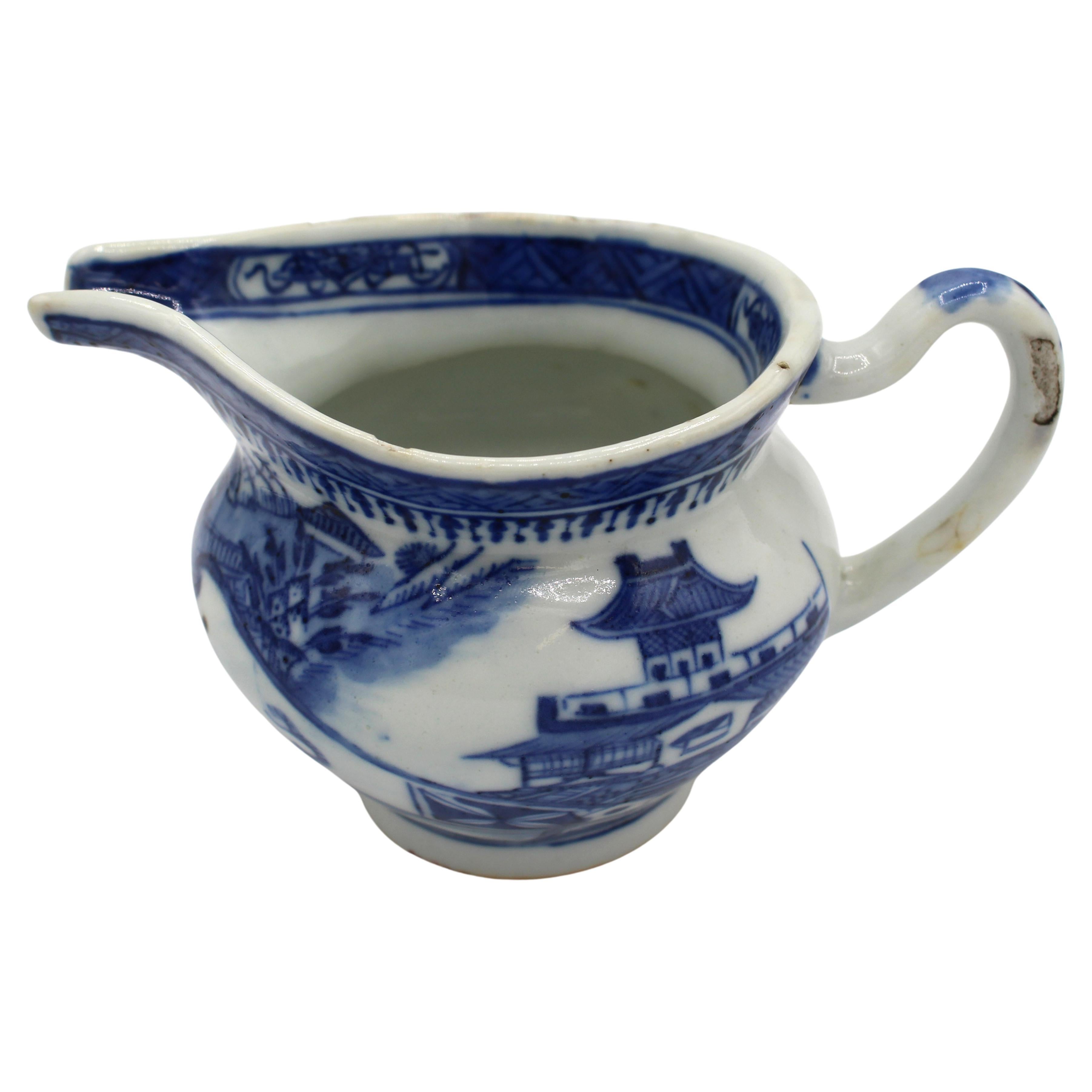 Caraffa per Sauce di Canton blu del 1830 circa, esportazione cinese. Dinastia Qing in vendita