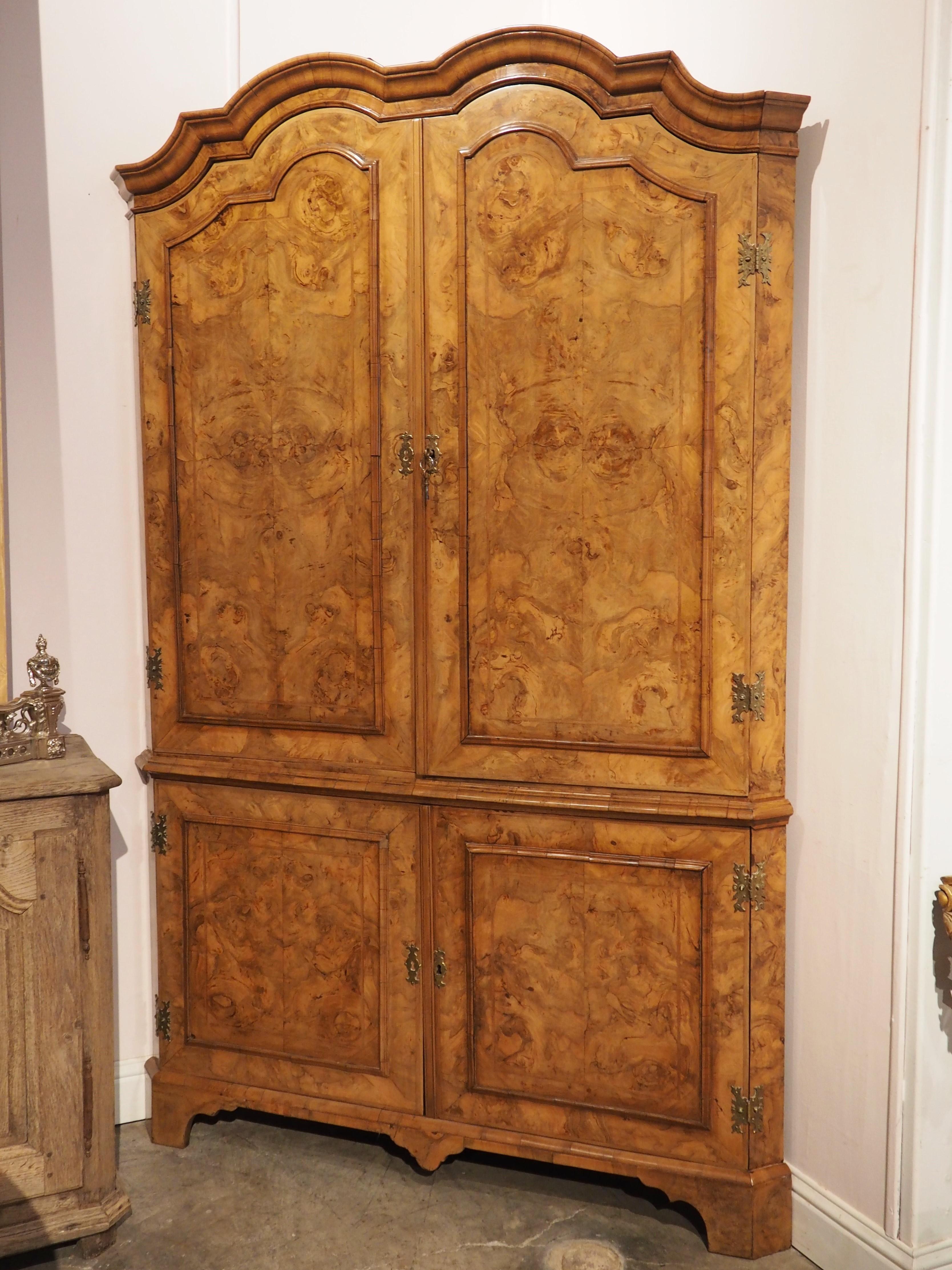 Burl Walnut 4-Door Corner Cabinet from Holland,  circa 1830 For Sale 11