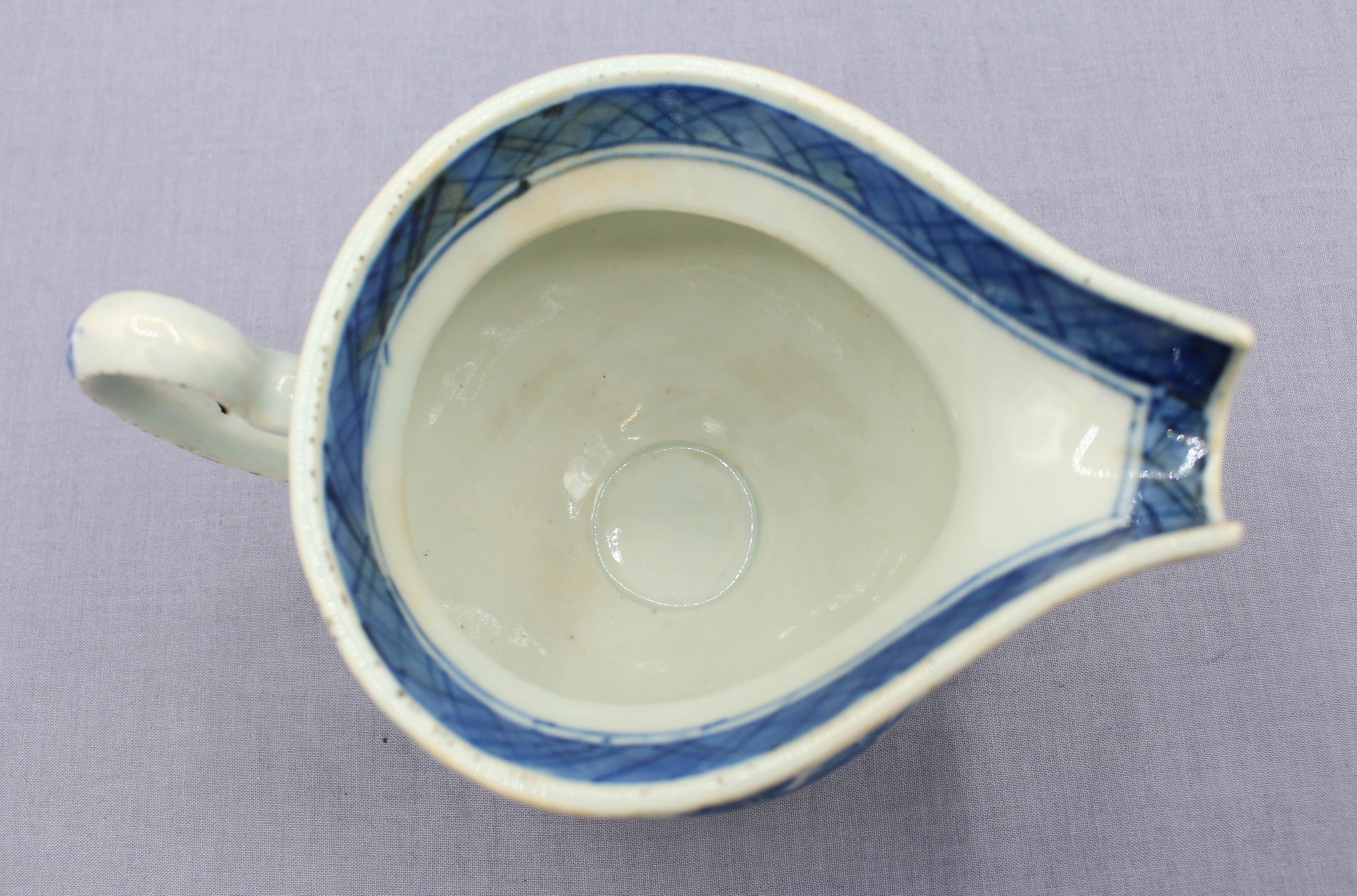 Circa 1830 Chinese Export Porcelain Blue Canton Gravy Boat In Good Condition For Sale In Chapel Hill, NC