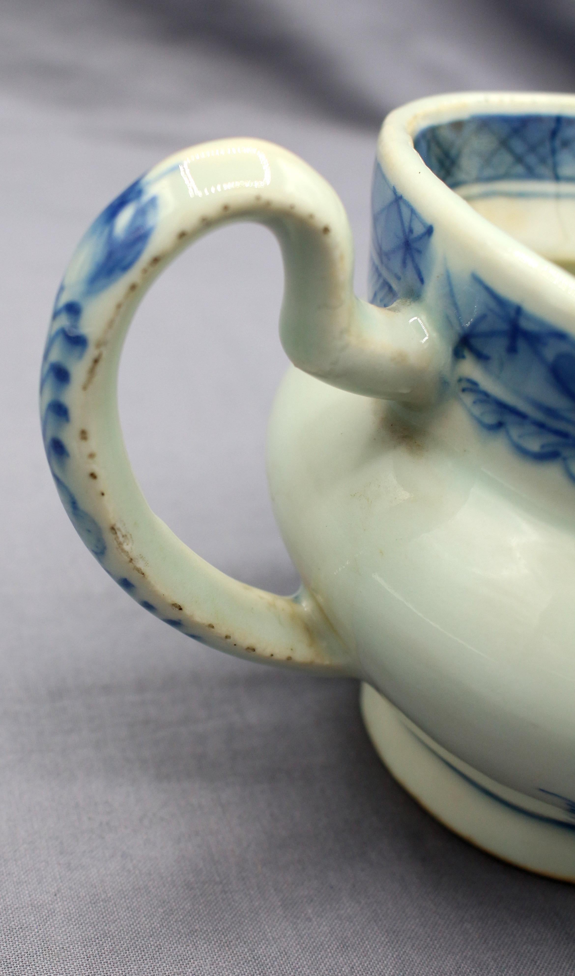 Circa 1830 Chinese Export Porcelain Blue Canton Gravy Boat For Sale 2