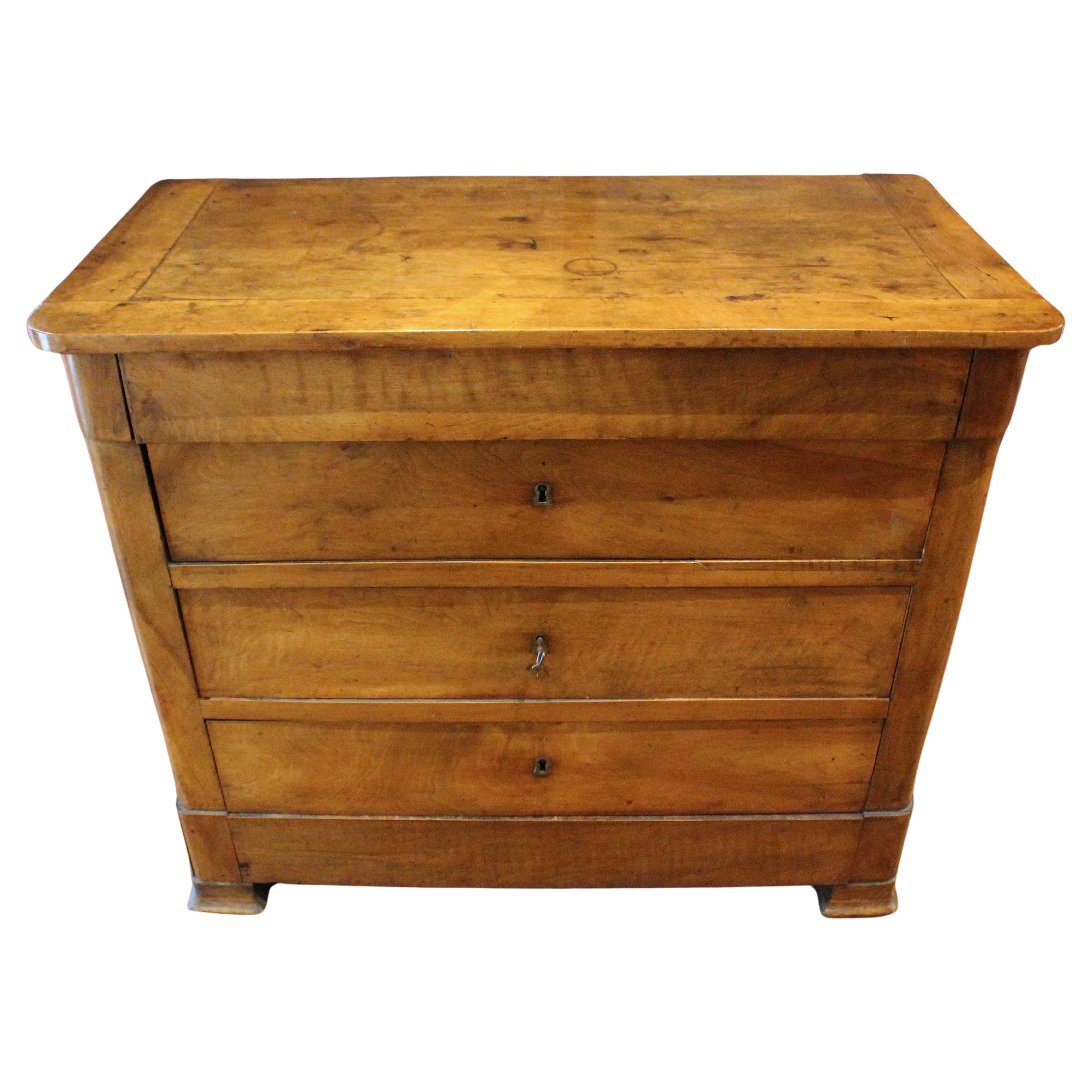 Circa 1830 Country French Louis Philippe Commode Chest of Draps en vente