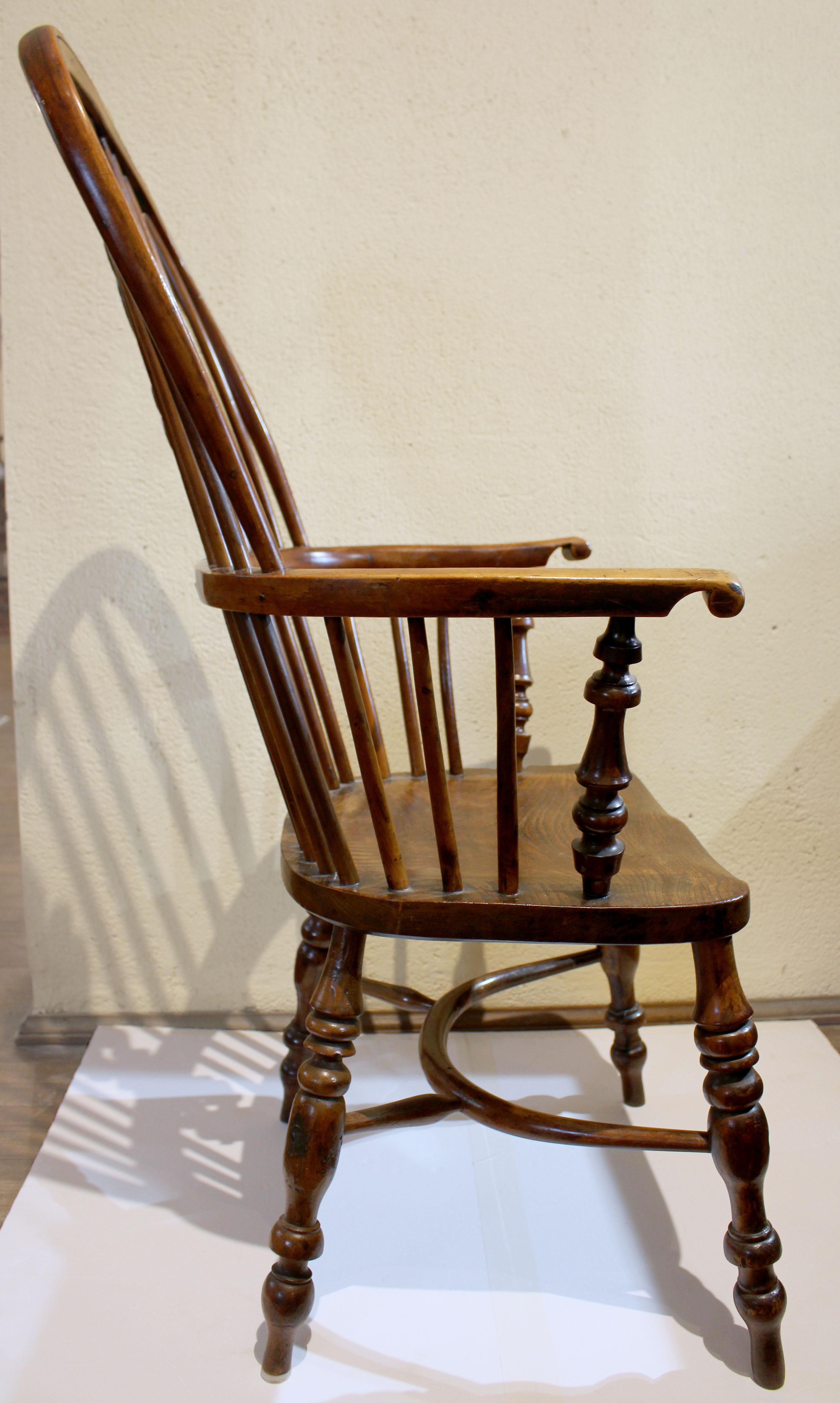 Circa 1830 English High Back Windsor Arm Chair, Yew Wood In Good Condition For Sale In Chapel Hill, NC