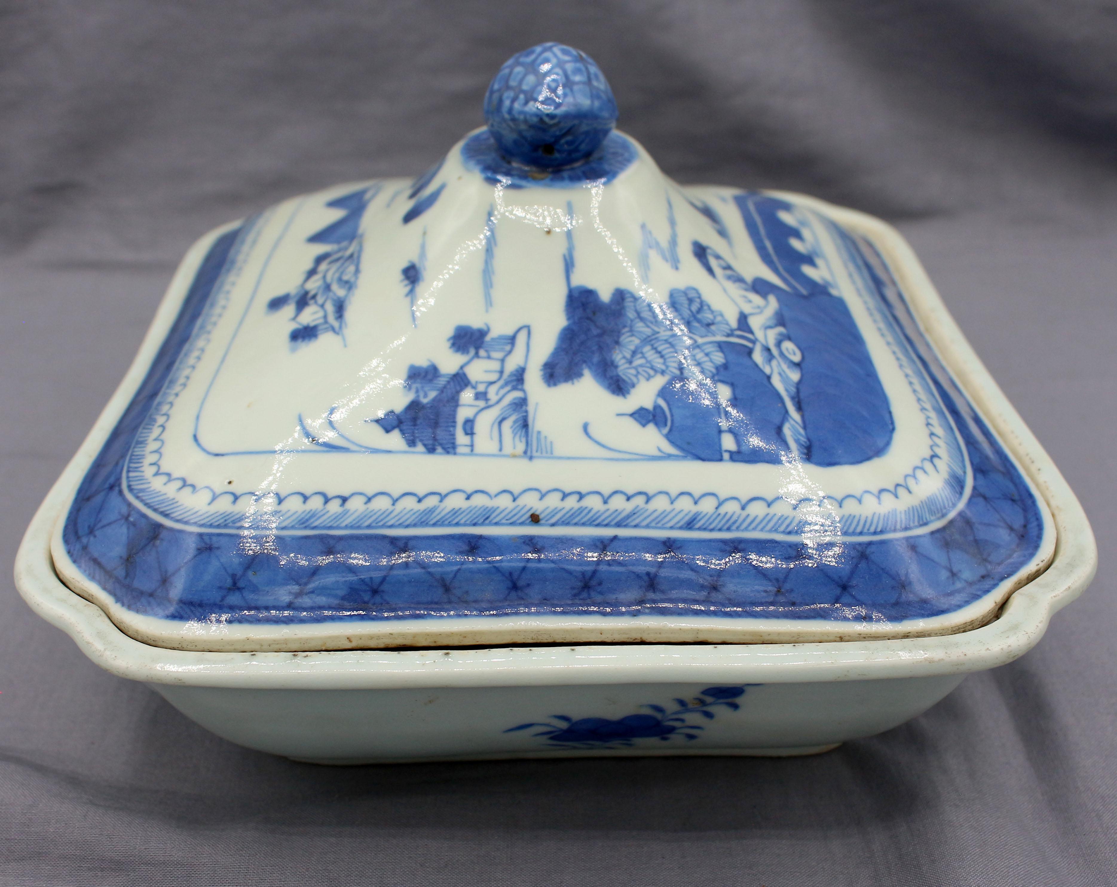 Circa 1830s Blue Canton associated covered vegetable dish, Chinese export. Porcelain. Rectangular. 1/2
