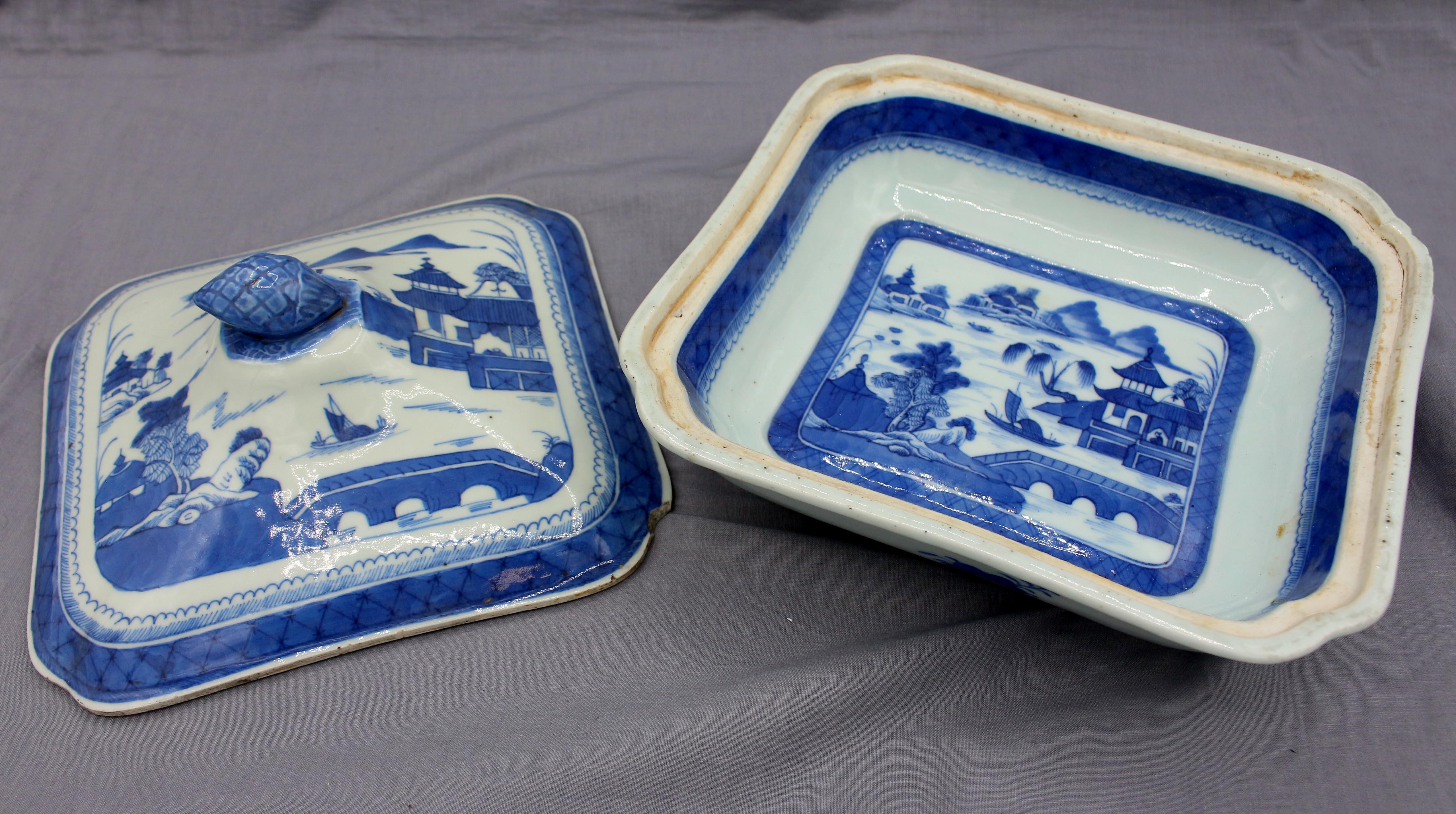 19th Century Circa 1830s Blue Canton Associated Covered Vegetable Dish, Chinese Export For Sale