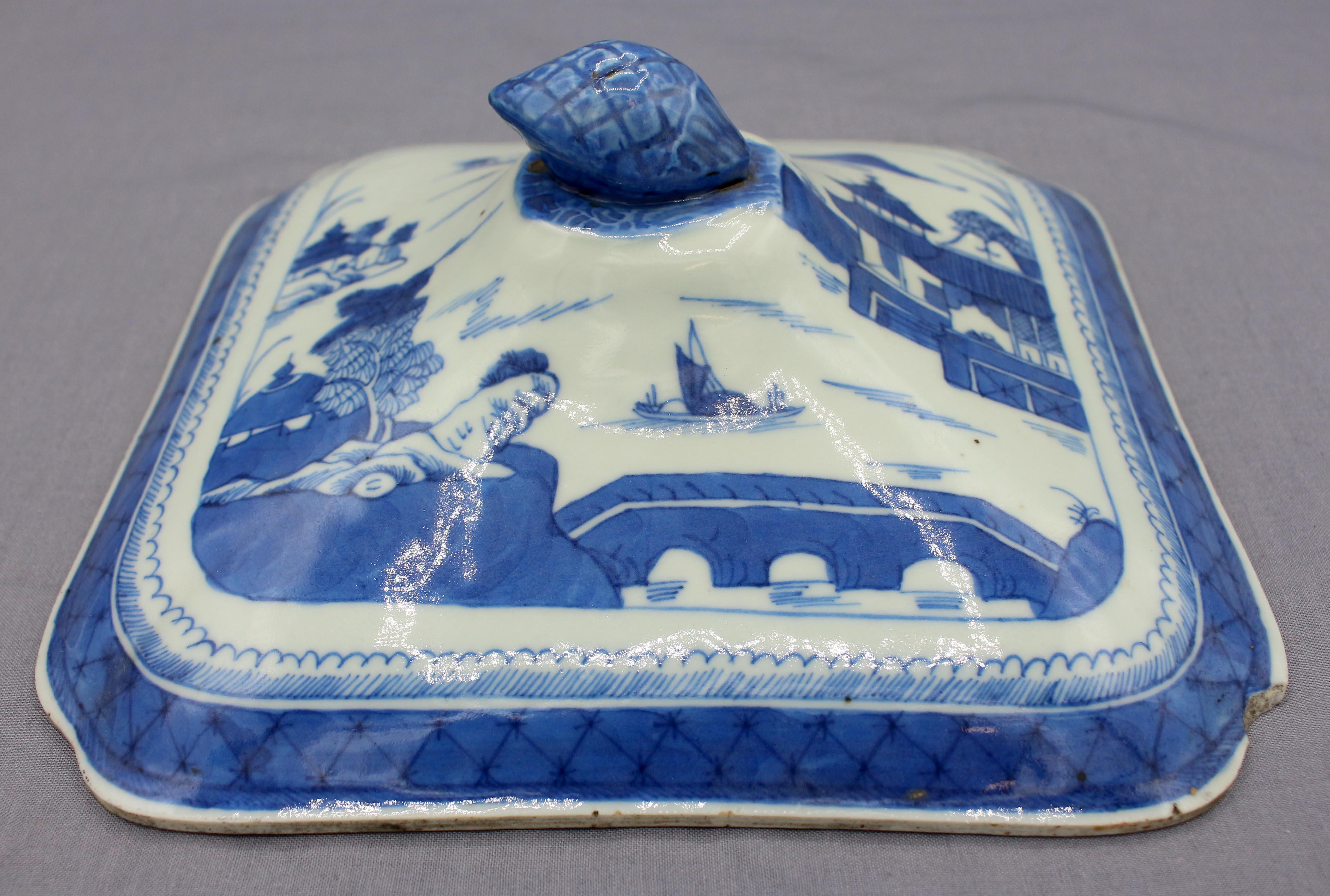 Circa 1830s Blue Canton Associated Covered Vegetable Dish, Chinese Export For Sale 1