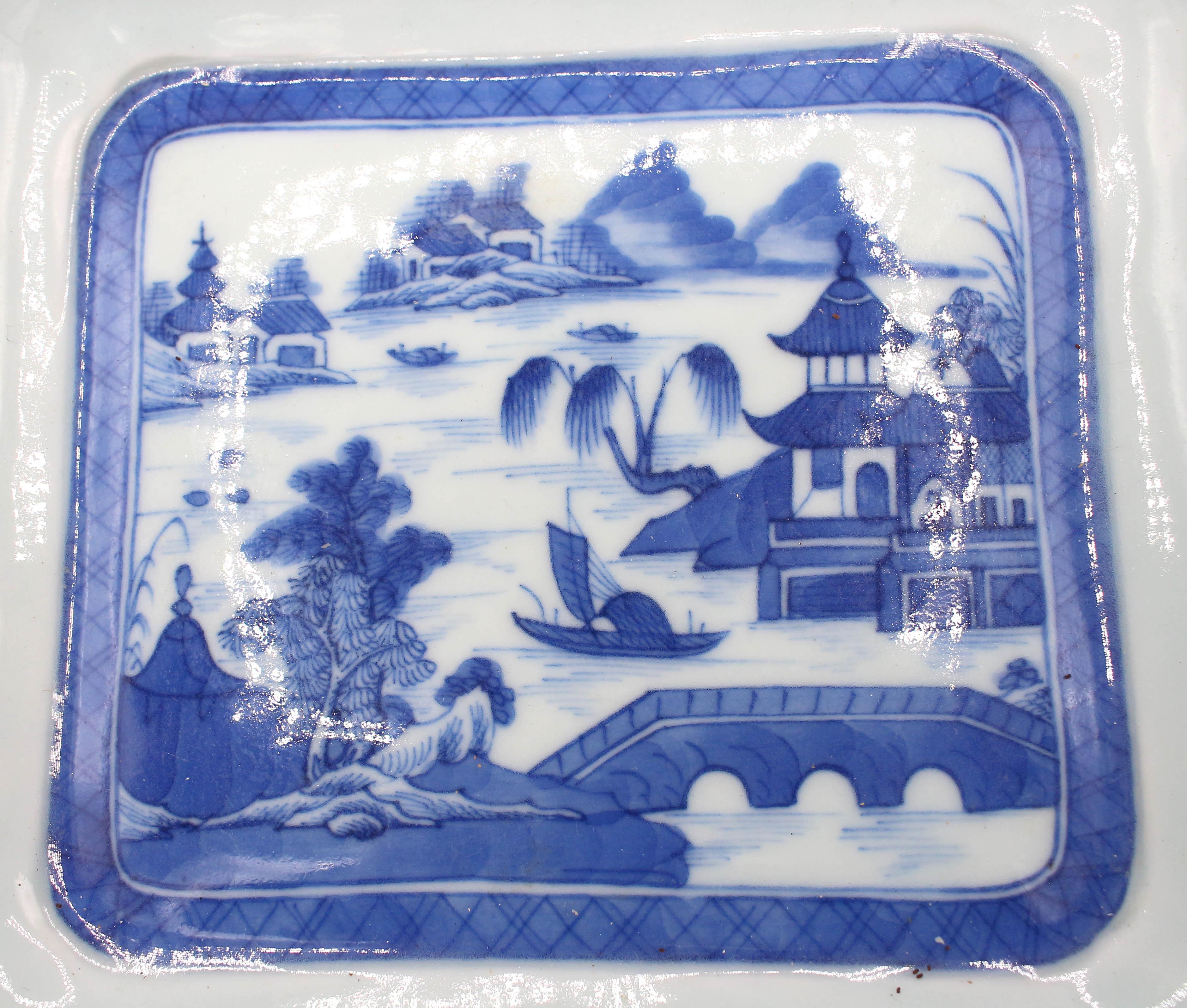 Circa 1830s Blue Canton Associated Covered Vegetable Dish, Chinese Export For Sale 4
