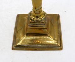 Coppia di candelieri inglesi in ottone fuso del 1830 circa