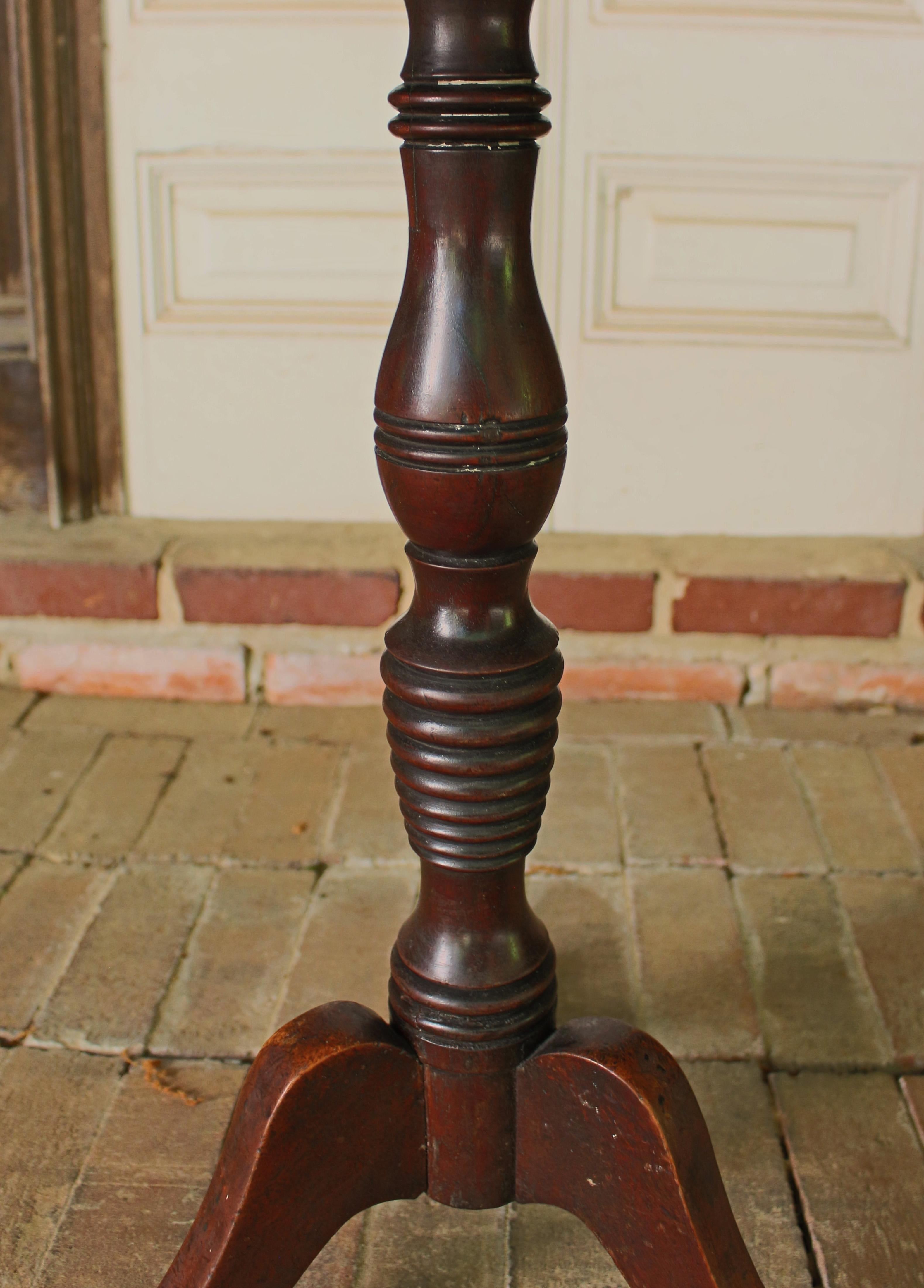 circa 1830s Late George III Mahogany Small Tea Table In Good Condition In Chapel Hill, NC