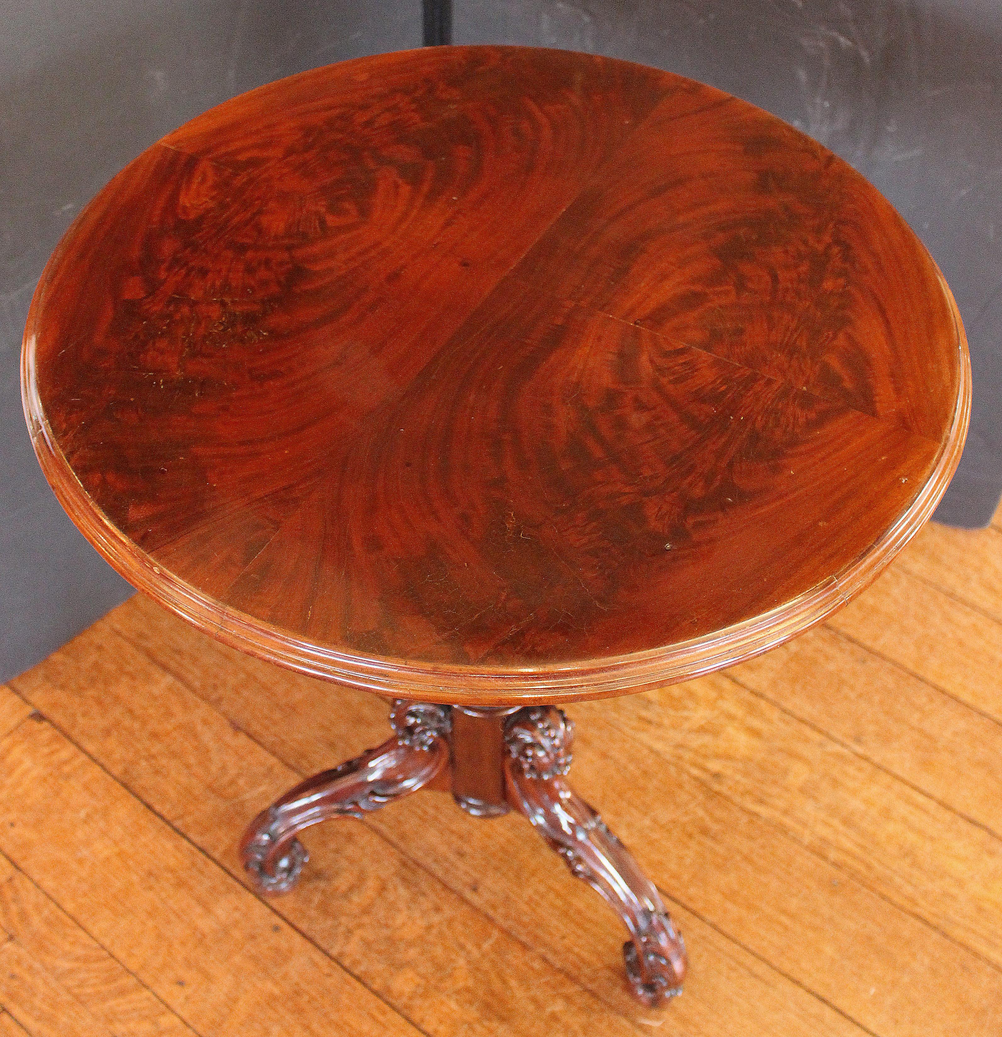 Tourné Table d'appoint anglaise d'époque William IV datant d'environ 1835 en vente