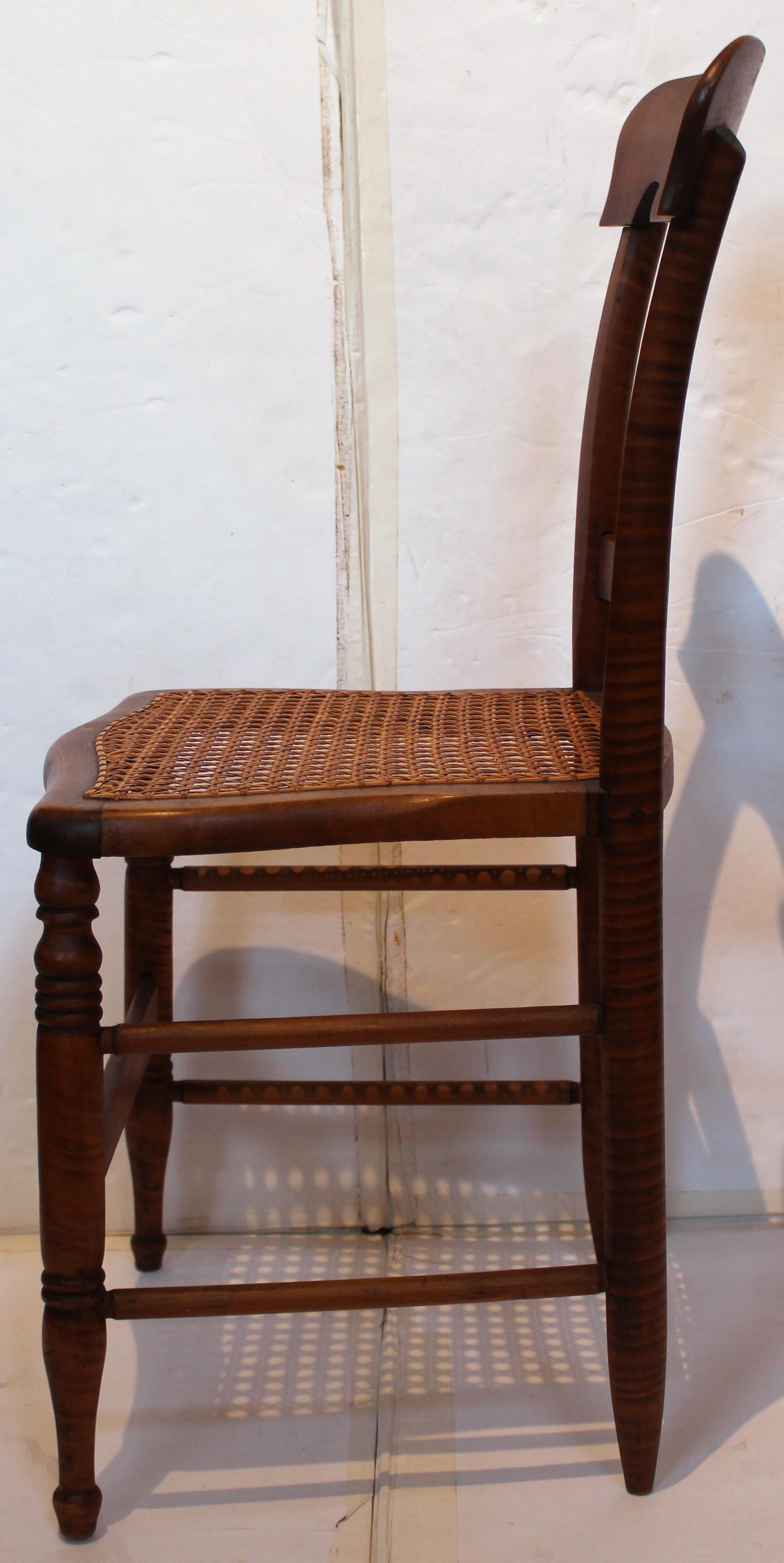 Circa 1835 Set of 6 American Late Classical Period Tiger Maple Side Chairs In Good Condition For Sale In Chapel Hill, NC
