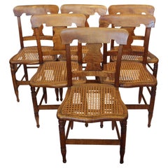CIRCA 1835 Set di 6 sedie americane del periodo tardo-classico in acero tigrato