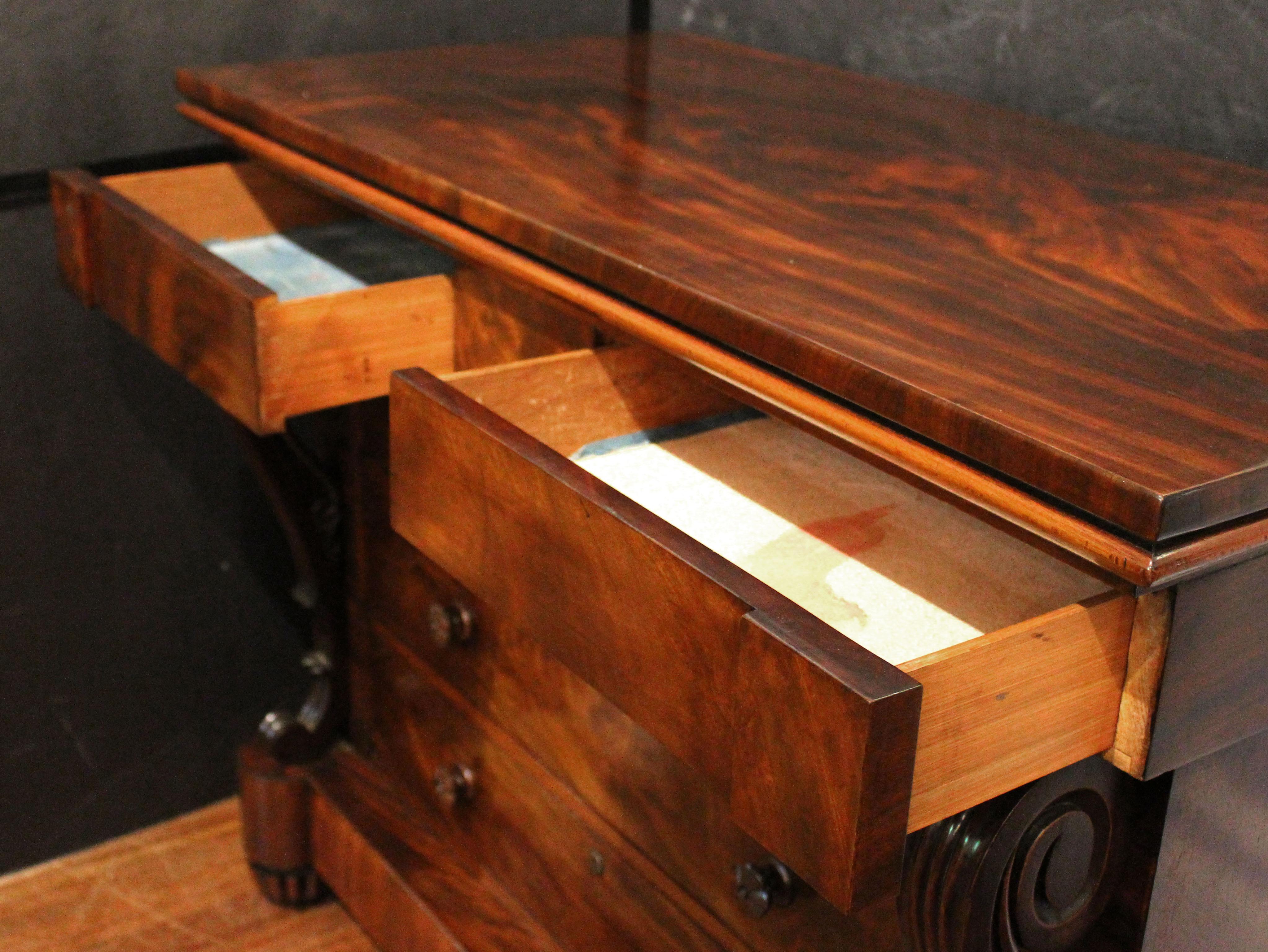 Cómoda de época inglesa William IV Circa 1835 siglo XIX en venta
