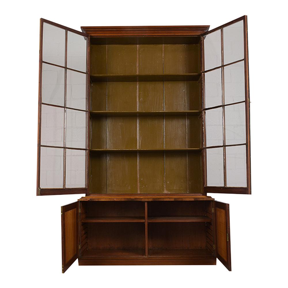 English Regency Style Mahogany Finish Two Doors Bookcase, circa 1840 In Good Condition In Los Angeles, CA