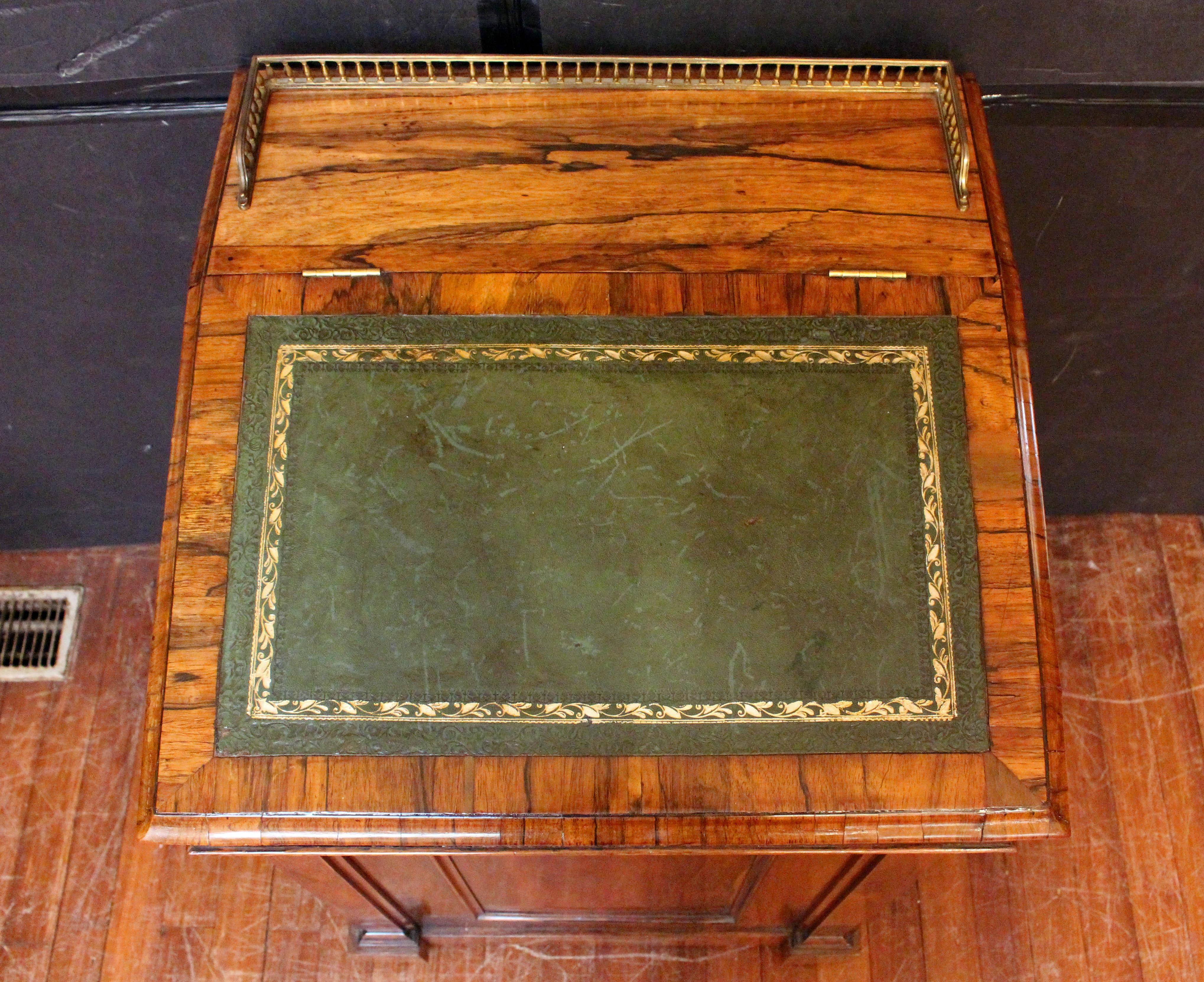 Circa 1840 Irish Davenport Desk by J.J. Byrne In Good Condition In Chapel Hill, NC
