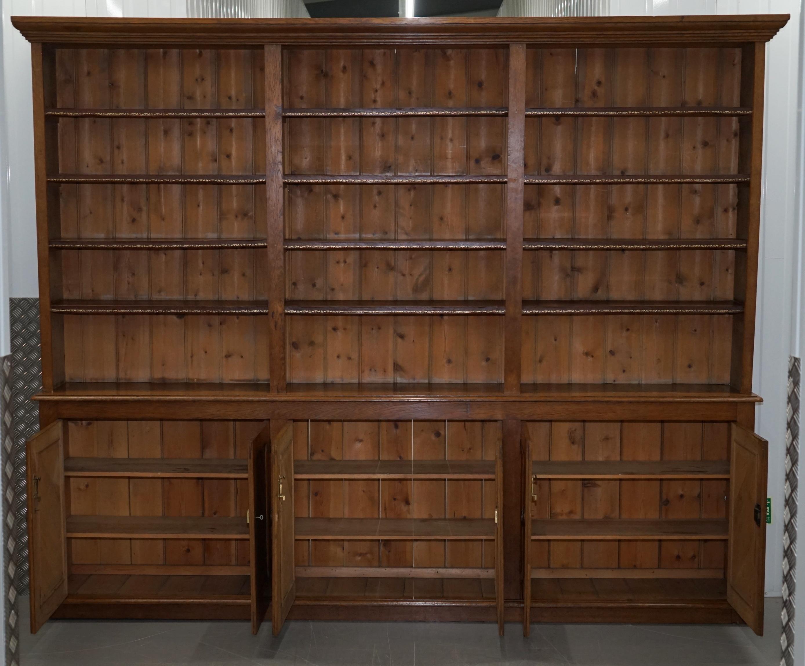 Solid English Oak Library Bookcase Gothic Pugin Style, circa 1840 9